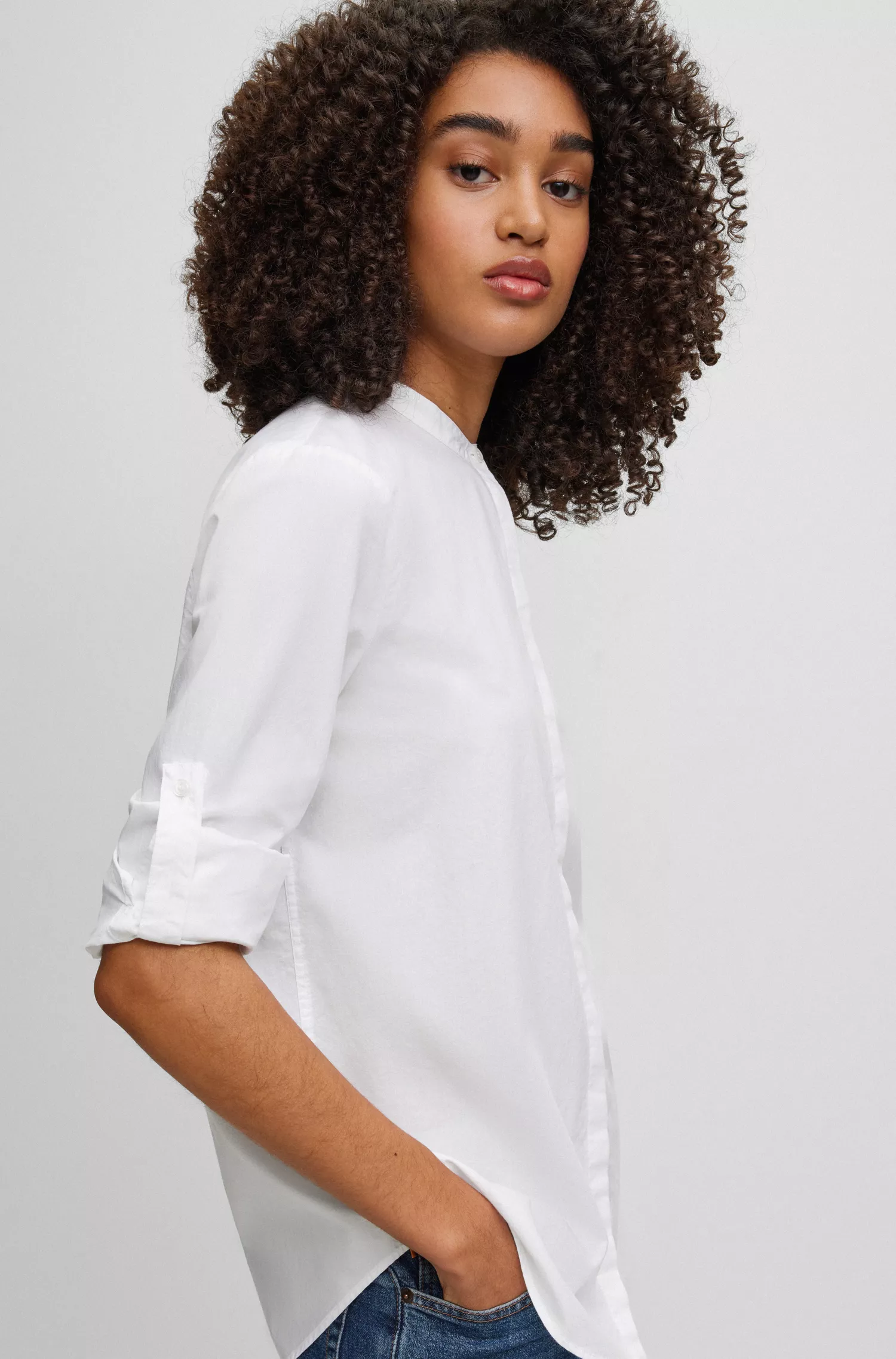 Blusa BOSS preta de modelagem relaxada em mistura de algodão orgânico.