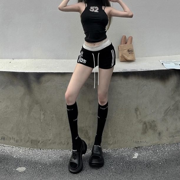 Kilopi - Nummering Tanktop / Laag uitgesneden gestreepte shorts / Kanten slip / Set