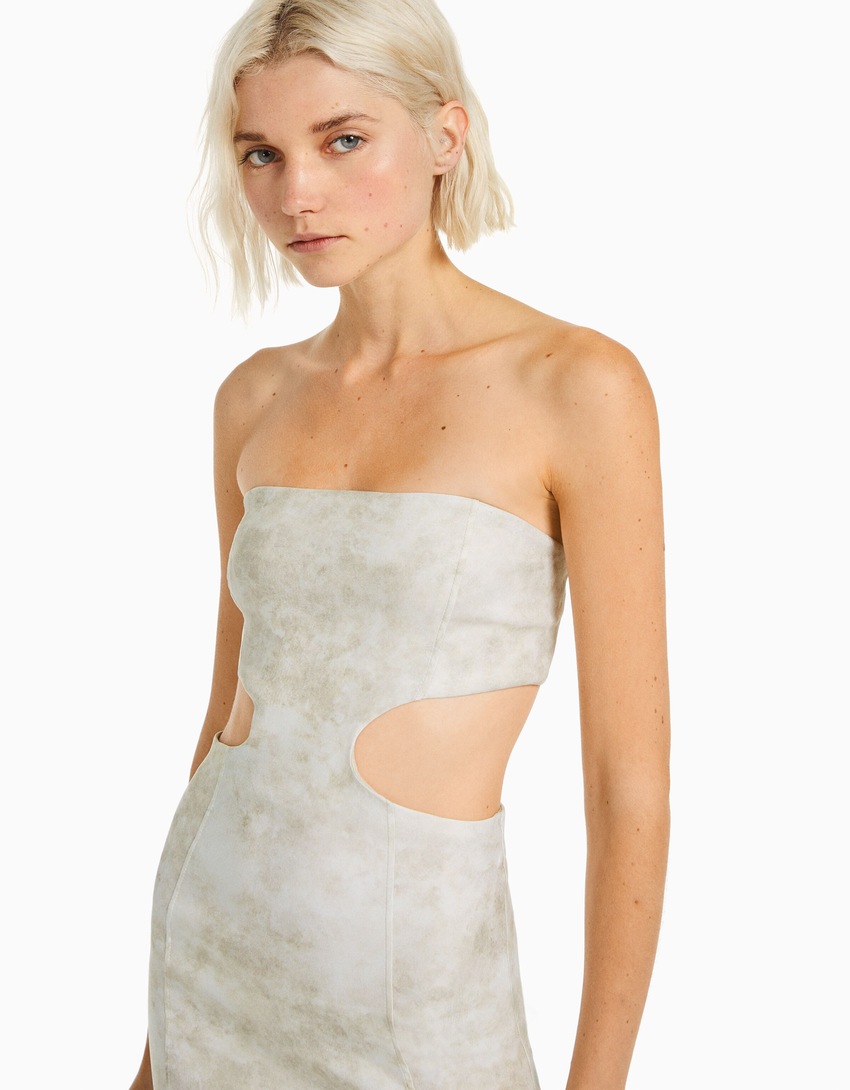 Vestido midi bandeau com recortes