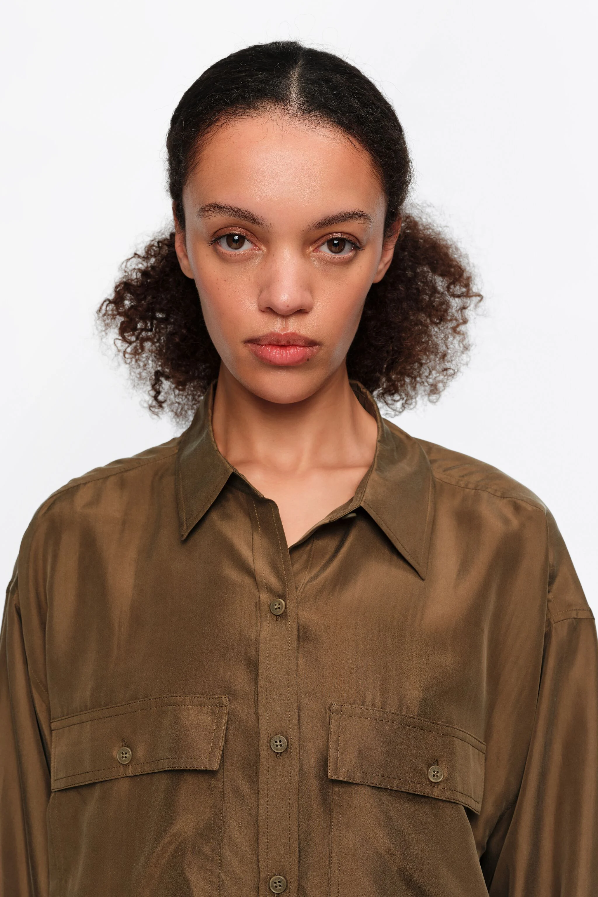 Camisa de seda oversized verde-oliva