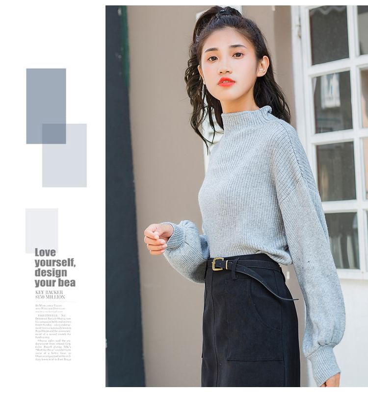 Petit Lace - Effen blouse met mock-neck / Mini-aansluitende rok / Set