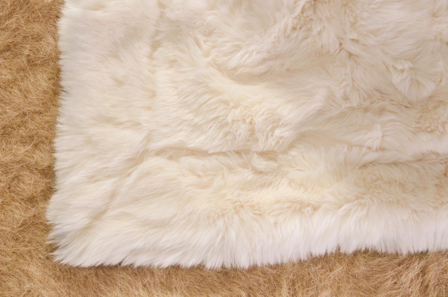Wohnen & Accessoires GmbH & Co. KG Luxuriöse Felldecke Kaninchen Creme weiß - 5 Größen - 150x200cm bis XXL Kunstfell Webpelzdecke Felloptik Fellimitat (Felldecke 150x200cm)