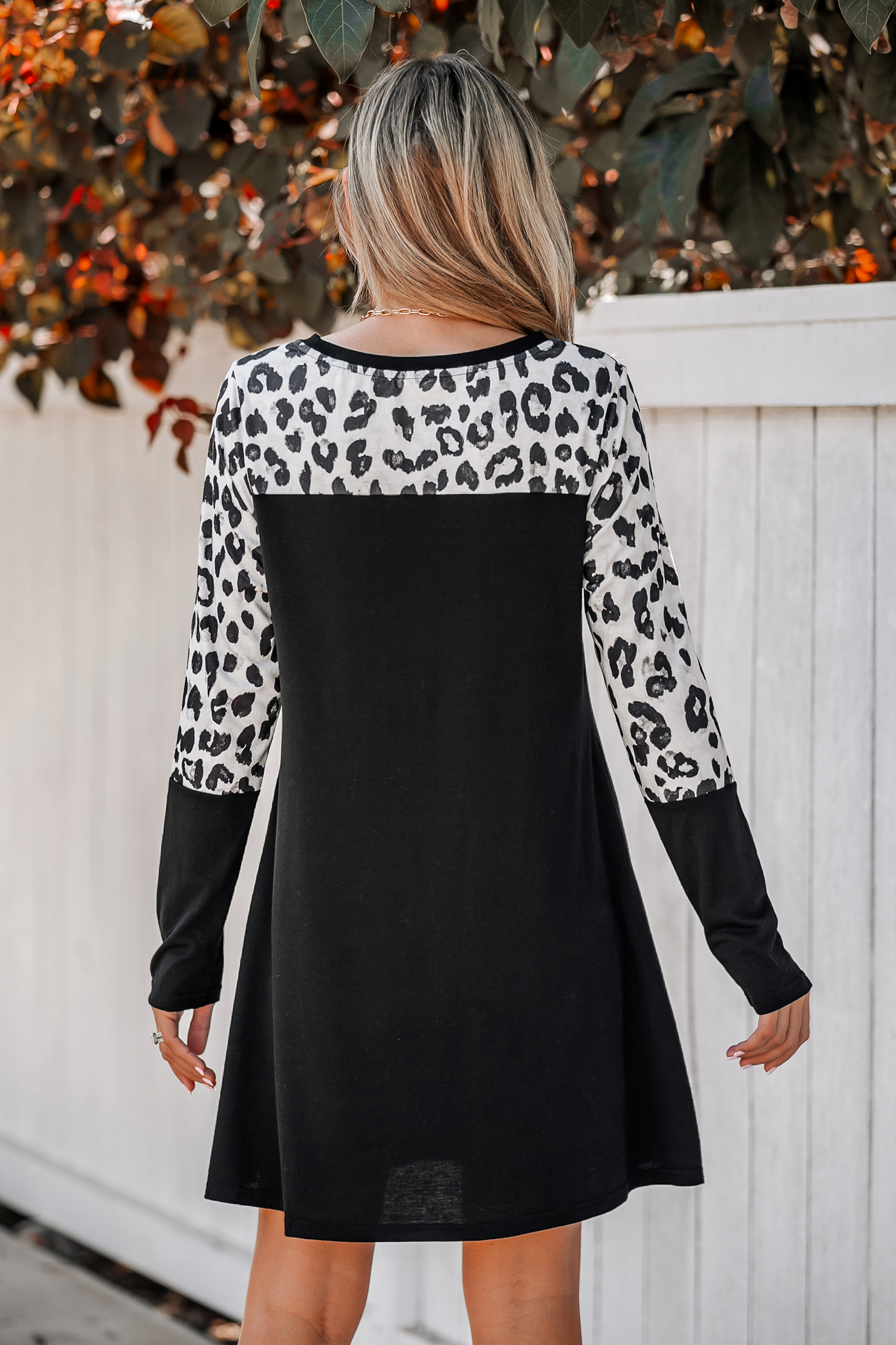 Robe mini à manches longues et imprimé léopard
