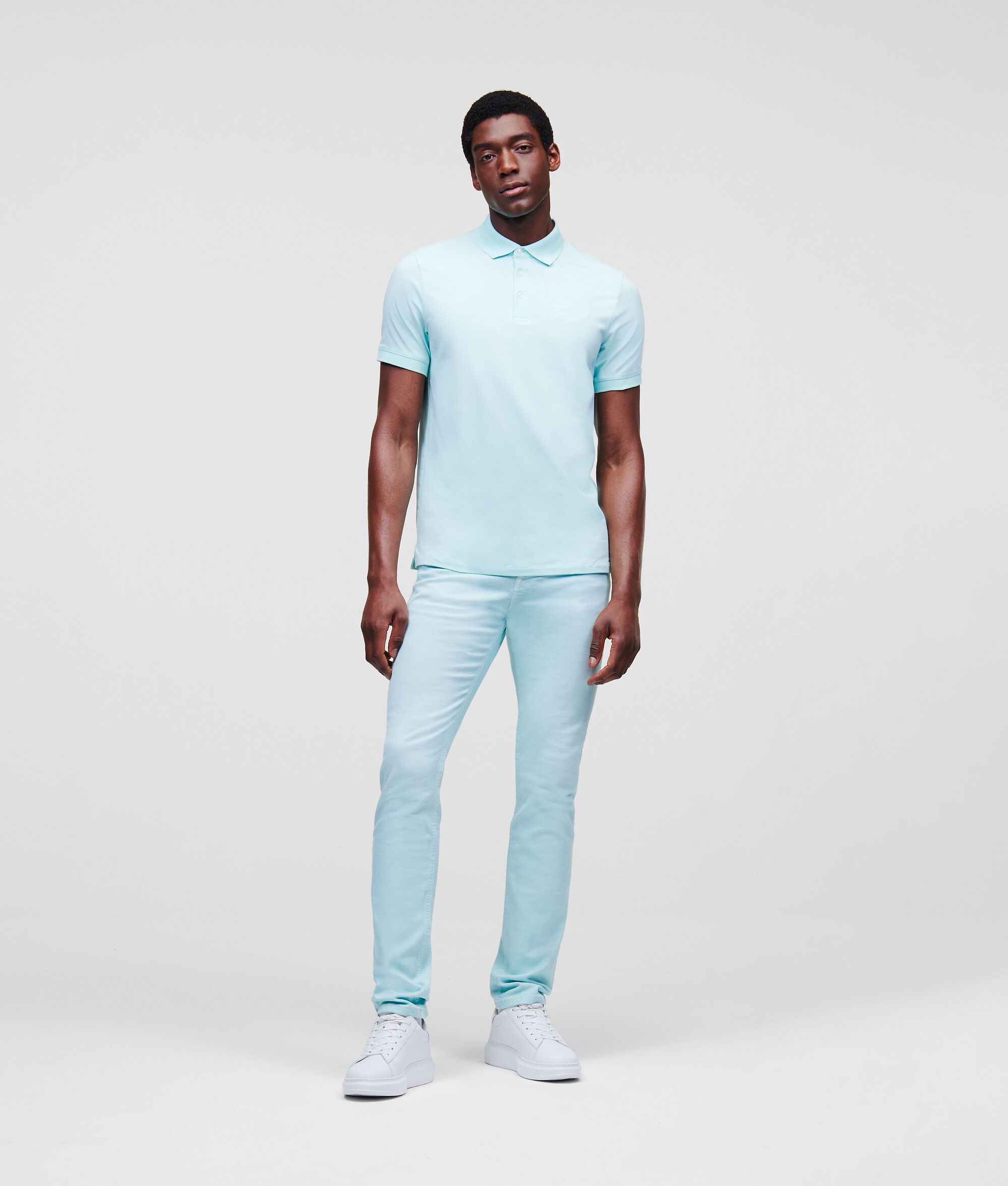 Polo à logo ton sur ton