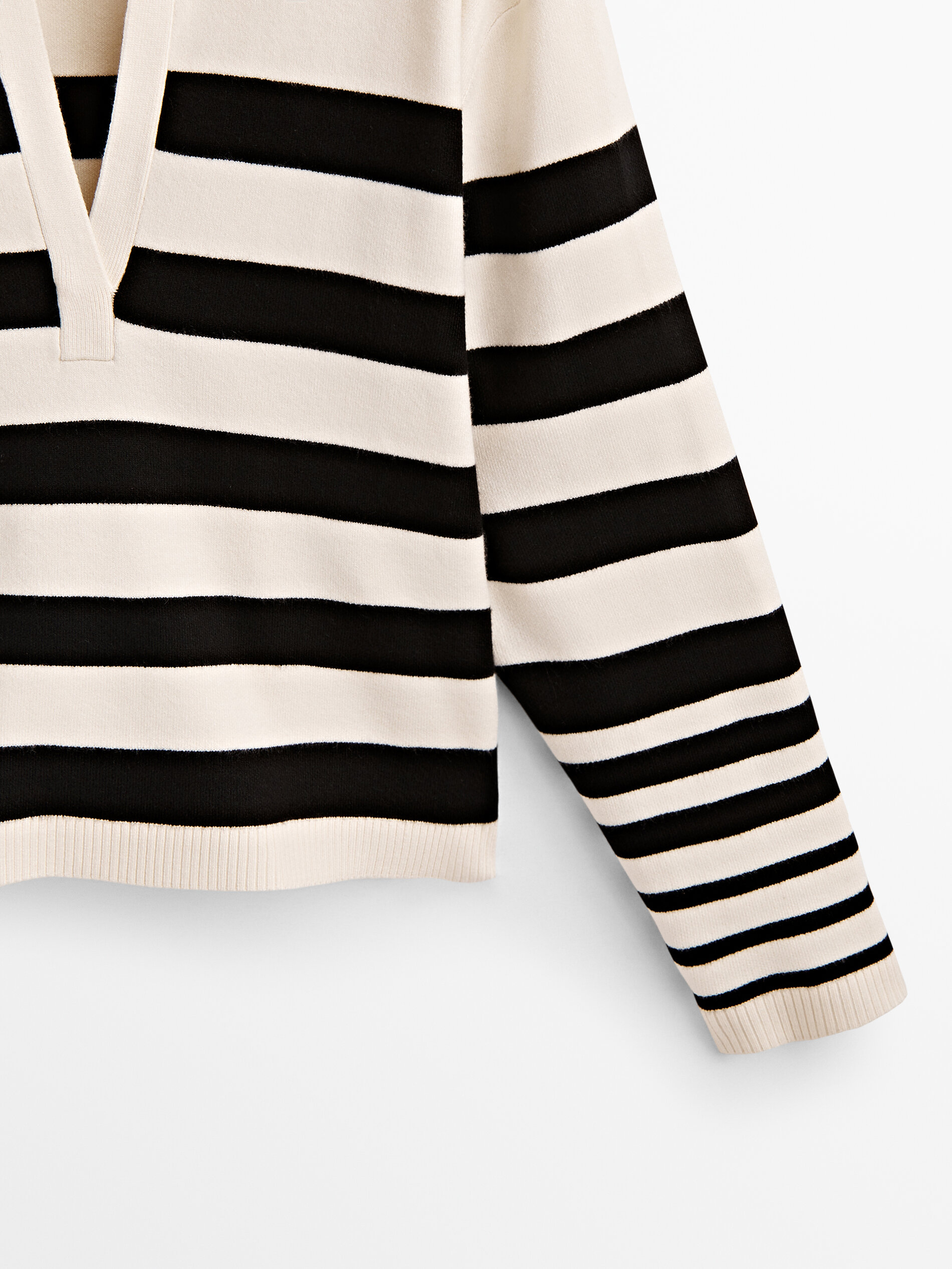 Camisa polo listrada com gola alta - PRETA