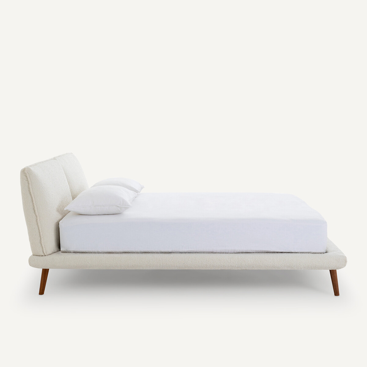 AM.PM<br>Cama em bouclette + estrado de ripas, design Aurore, E. Gallina