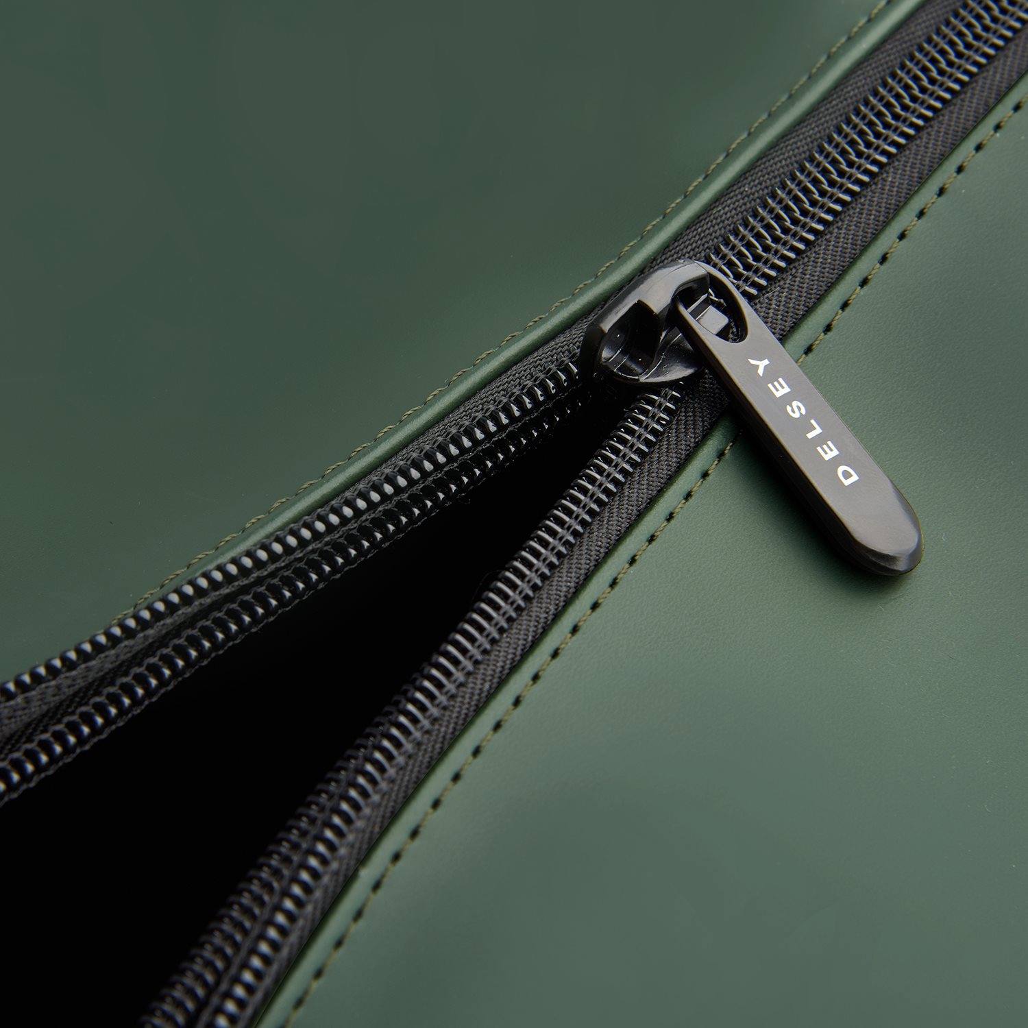 Delsey Turenne Soft Sport Bag dark green