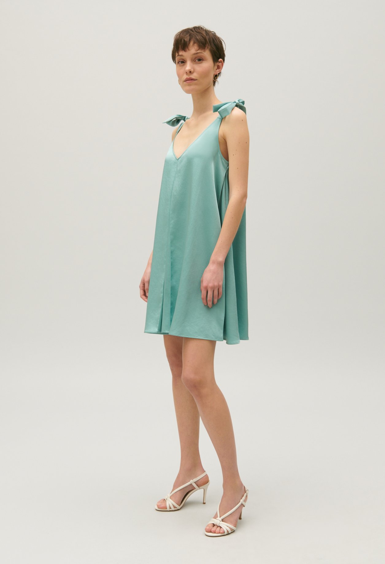 Robe courte satinee vert d'eau