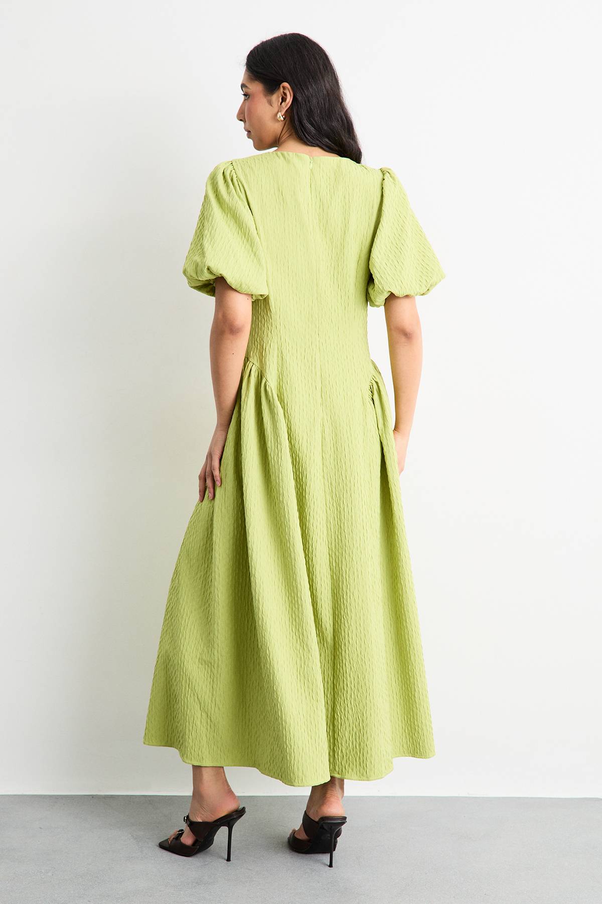 Warehouse Robe Midi Texturée À Manches Bouffantes Et Godets Latéraux