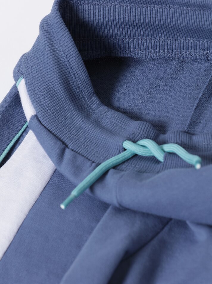 Bermuda jogger com listra lateral - Azul Acinzentado