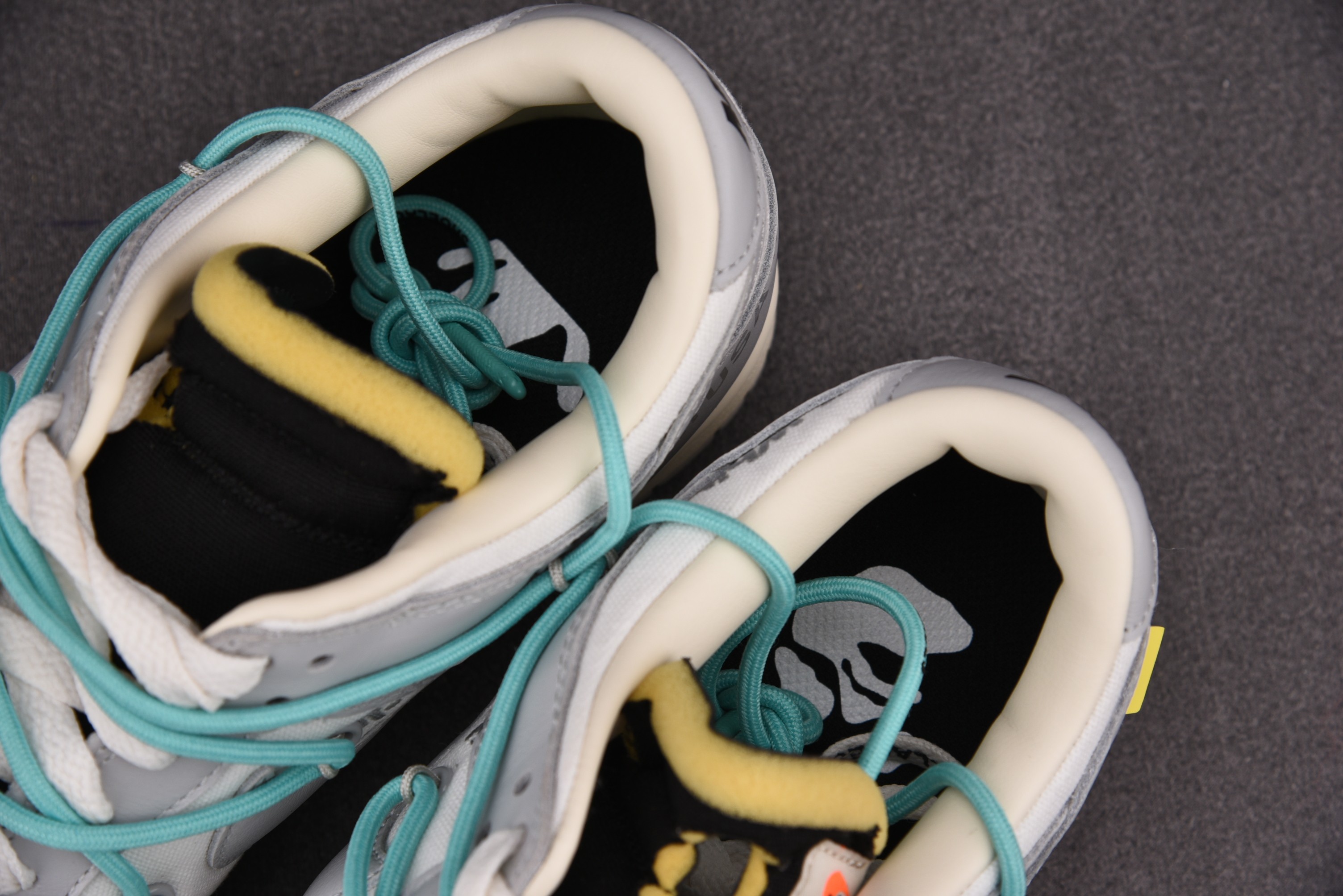 Nike Dunk Low   Lot 4