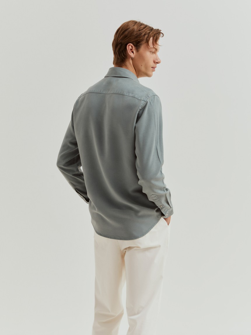 Camisa slim fit em liocel e linho