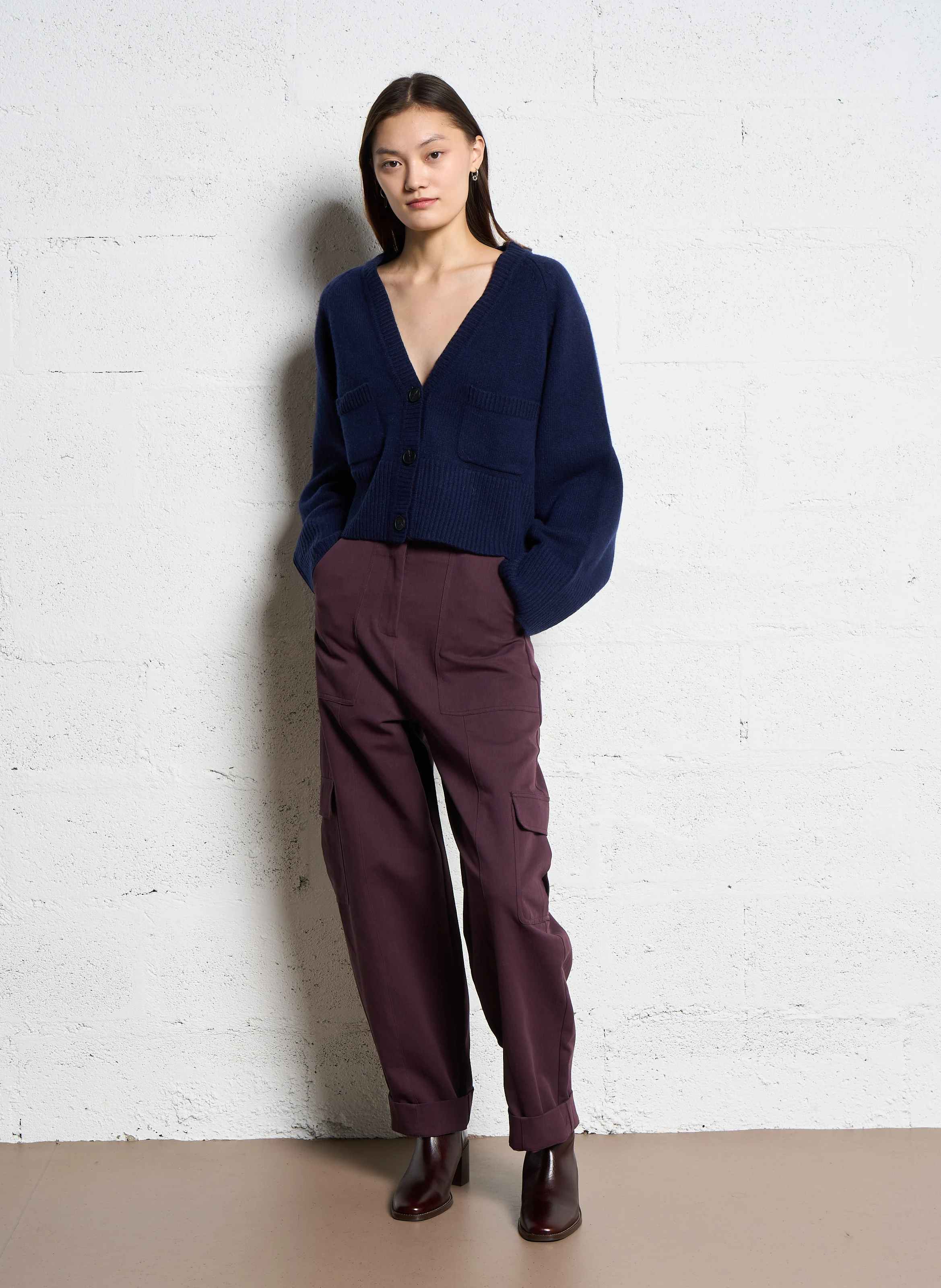 MEDI - Gilet court col V en laine| Bleu
