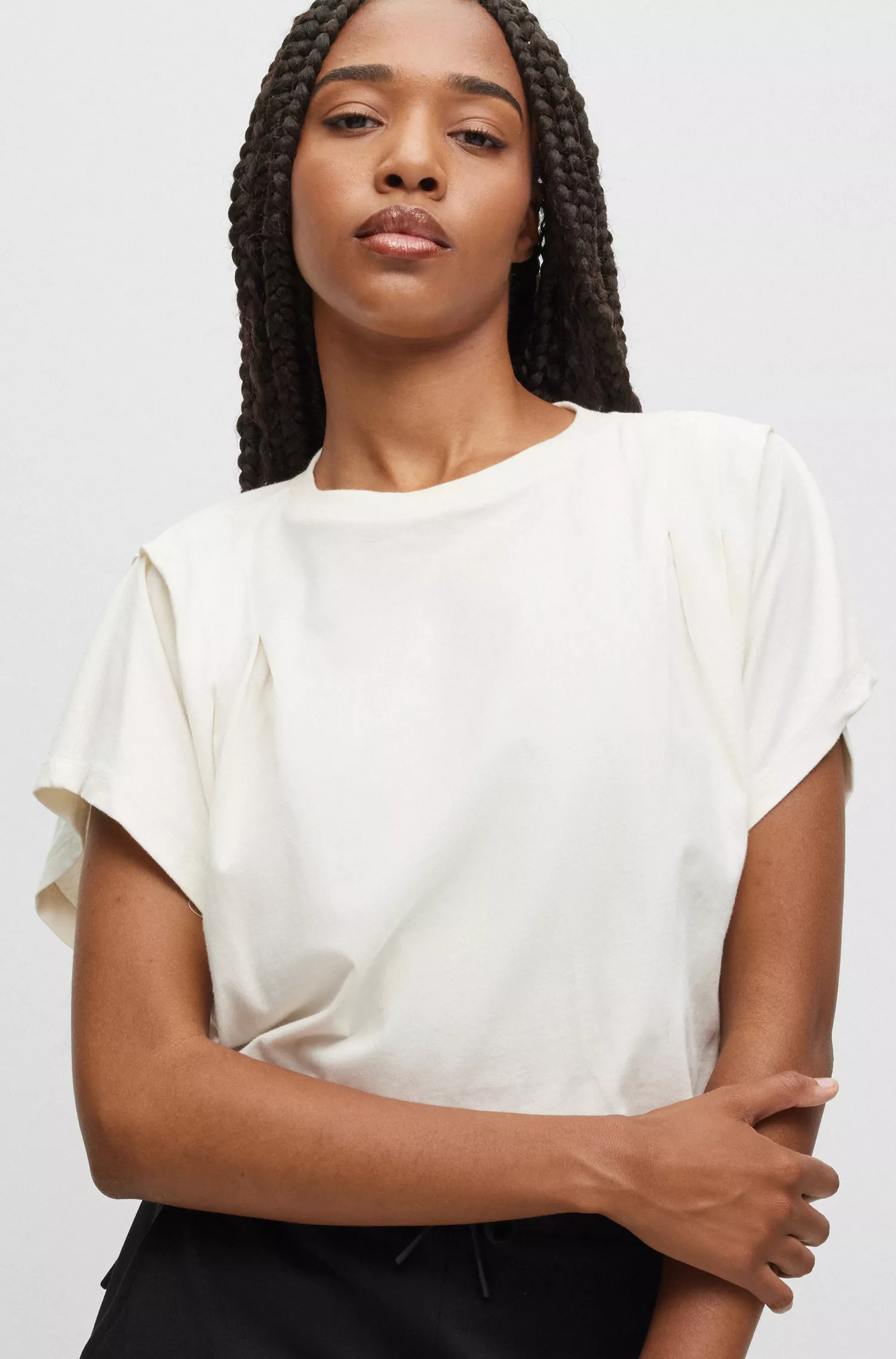 Camiseta HUGO vermelha de modelagem relaxada em algodão orgânico com detalhes plissados.