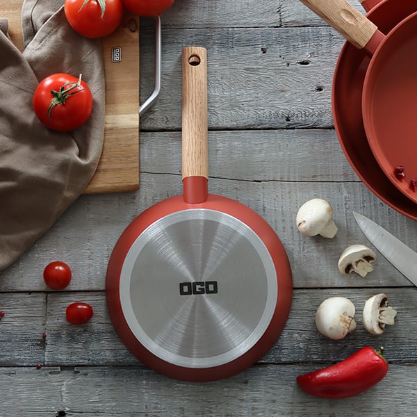 Poêle Ector induction aluminium revêtu manche en bois 28 cm rouge Ogo