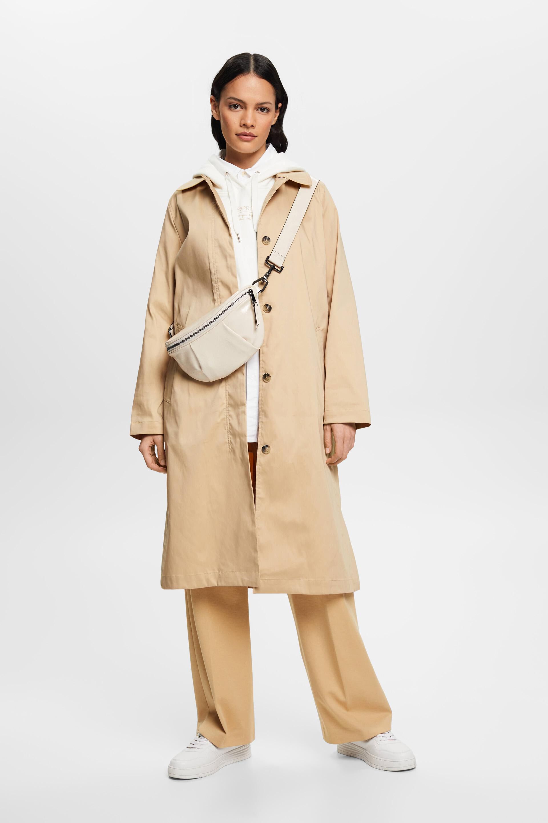 Manteau doté d’un col à rabattre