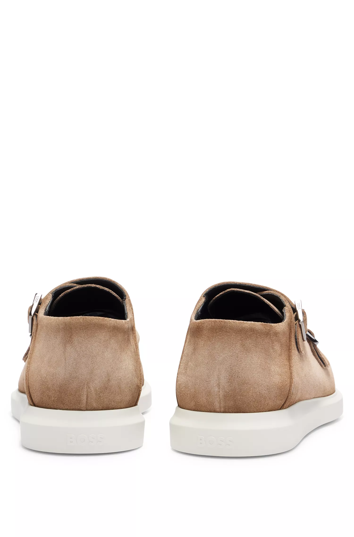 Sapatos BOSS de camurça preta com fivelas de fivela dupla e a marca do clube.