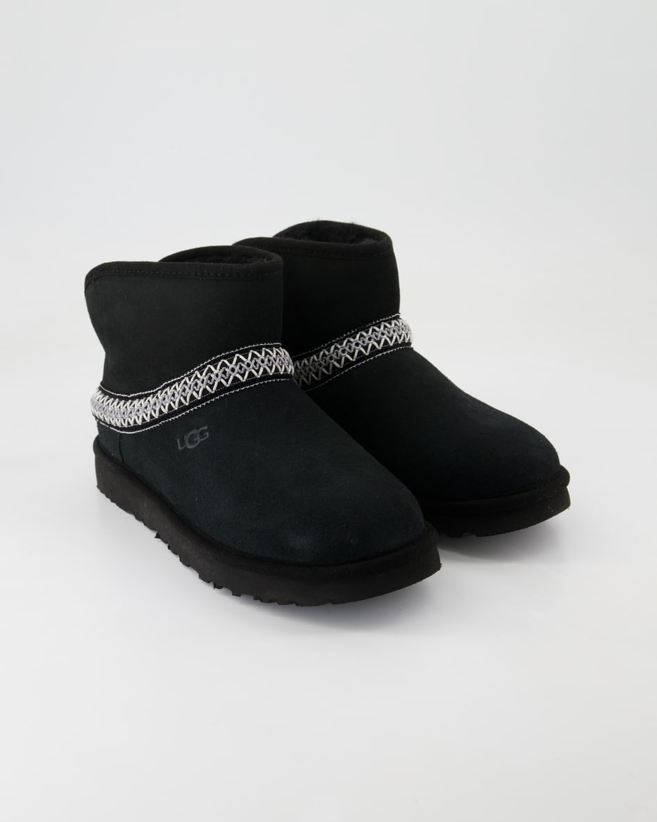UGG Classic Mini Crescent Winterschuhe in Schwarz