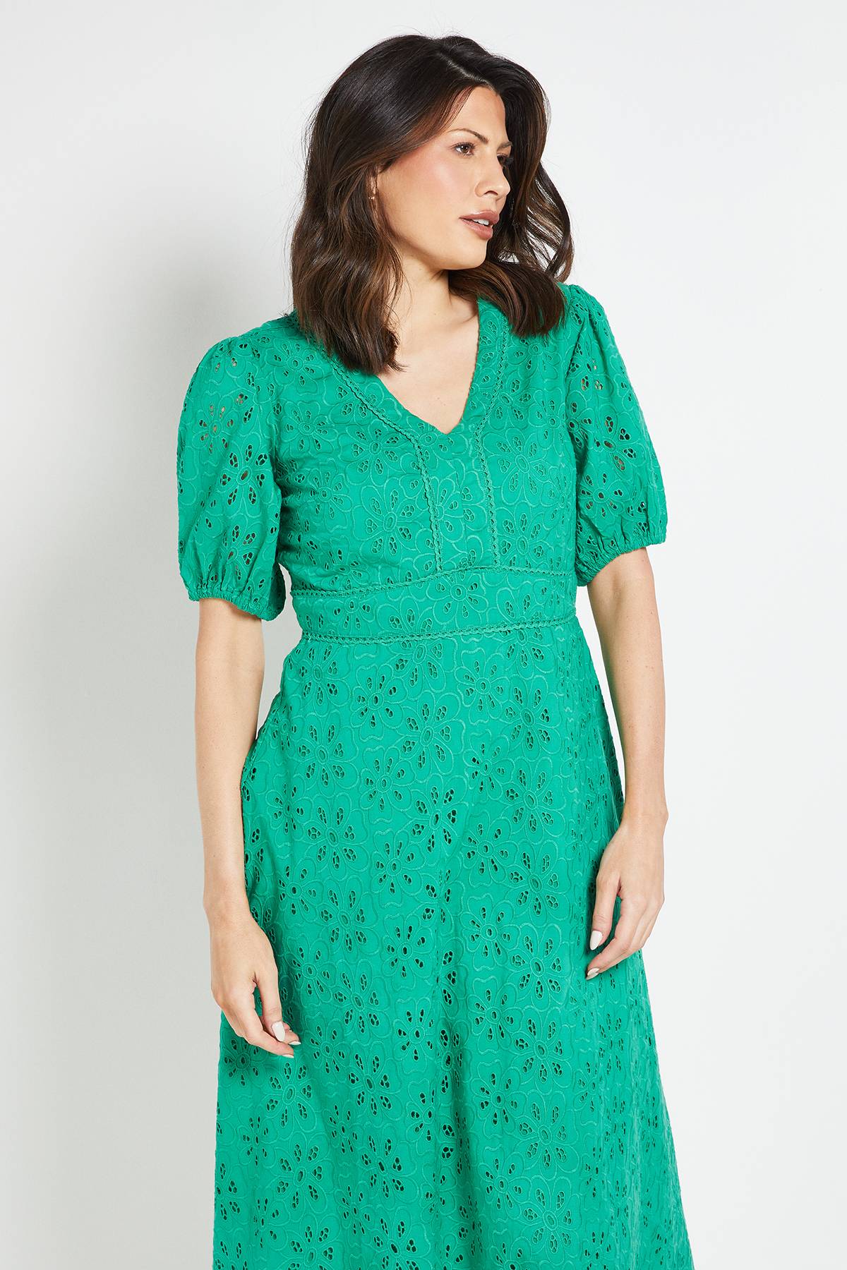 Wallis Robe Midi Ajustée à Broderie Florale