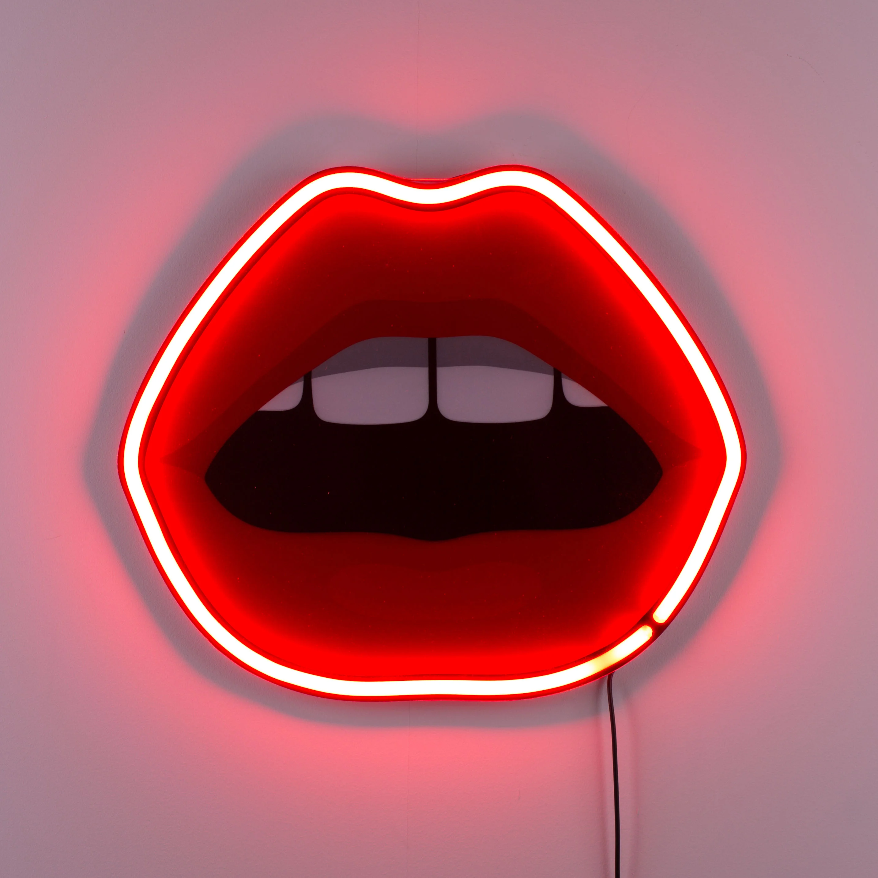 NÉON MOUTH SMALL - Applique avec prise | Rouge