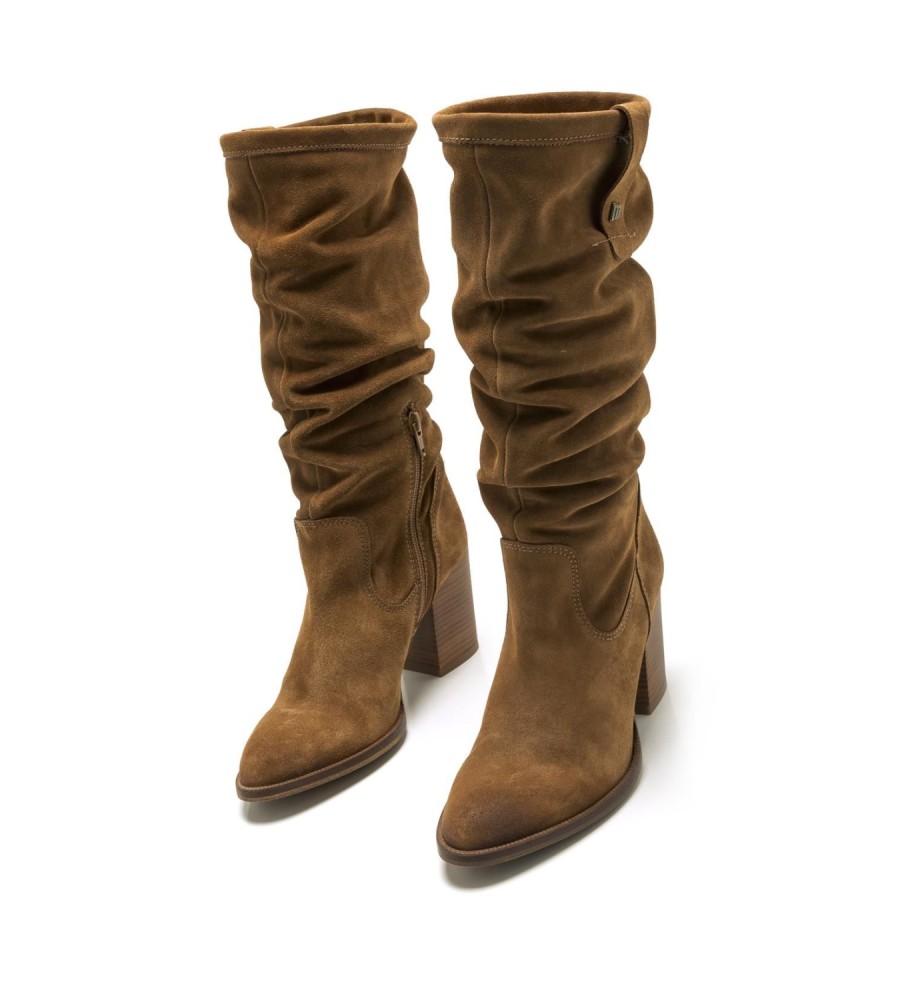 Botas Mustang Uma em couro marrom - Altura do salto: 7,5 cm -