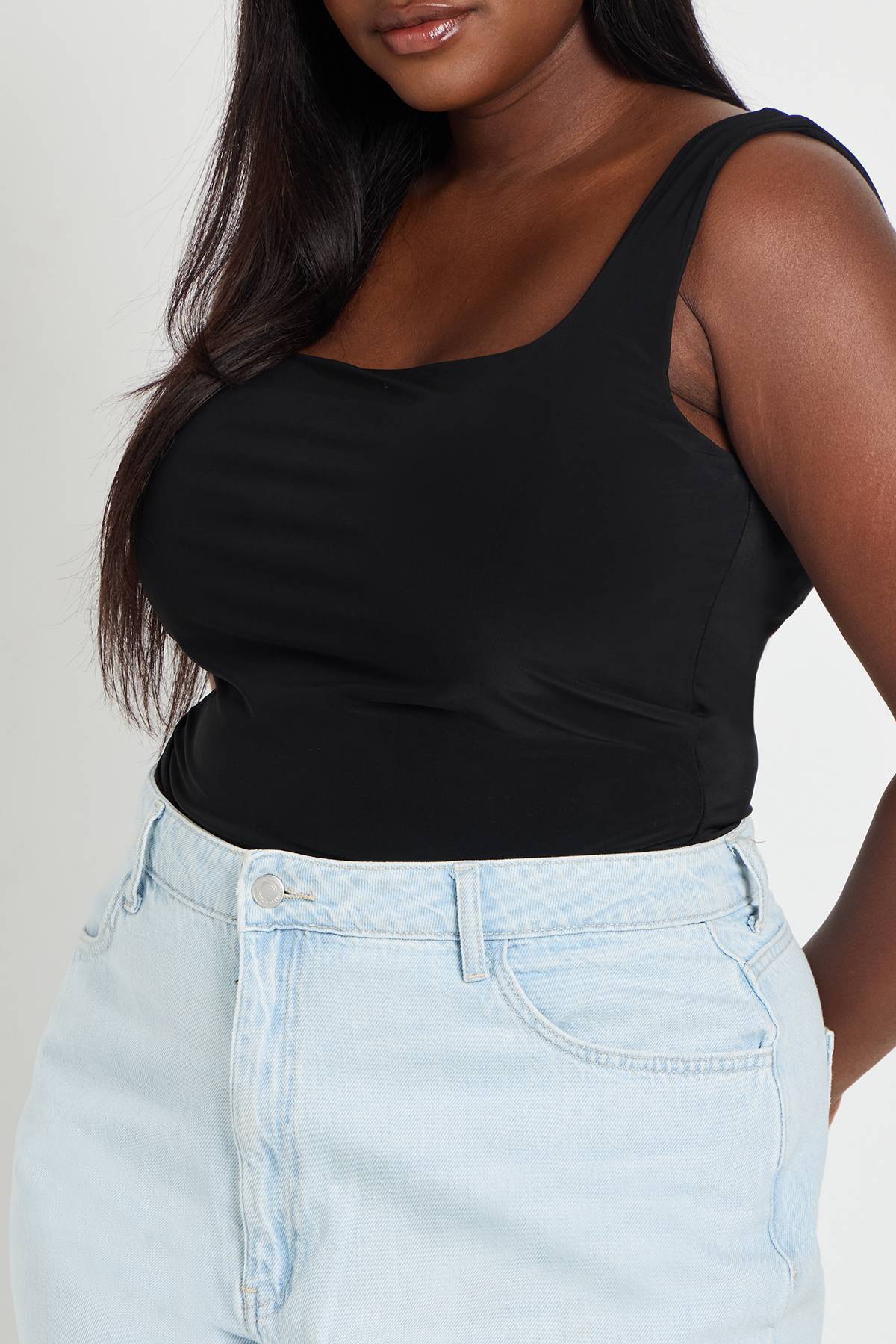 boohoo Top Court Grande Taille À Encolure Carrée En Tissu Slinky Double Épaisseur