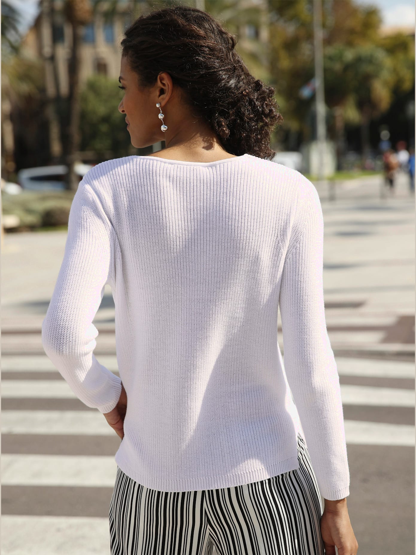 Pull tendance à encolure en v aspect côtelé discret