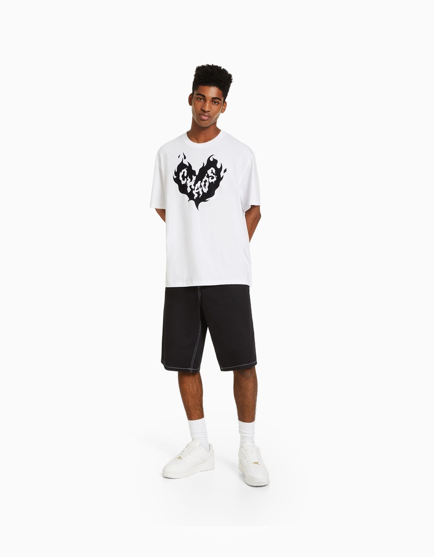 Camiseta de manga curta com estampa e modelagem quadrada