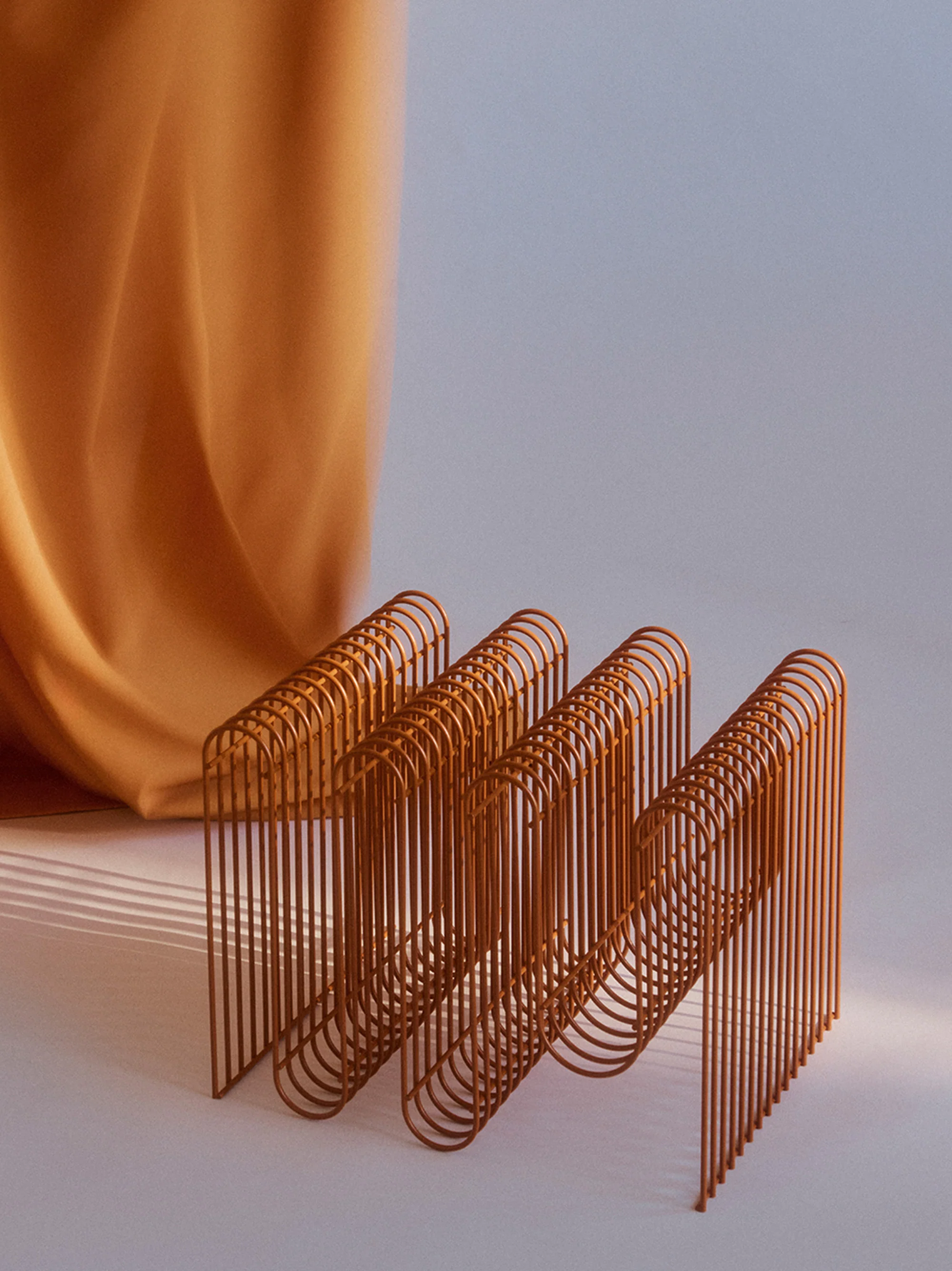 Metalen tijdschriftenhouder Curva