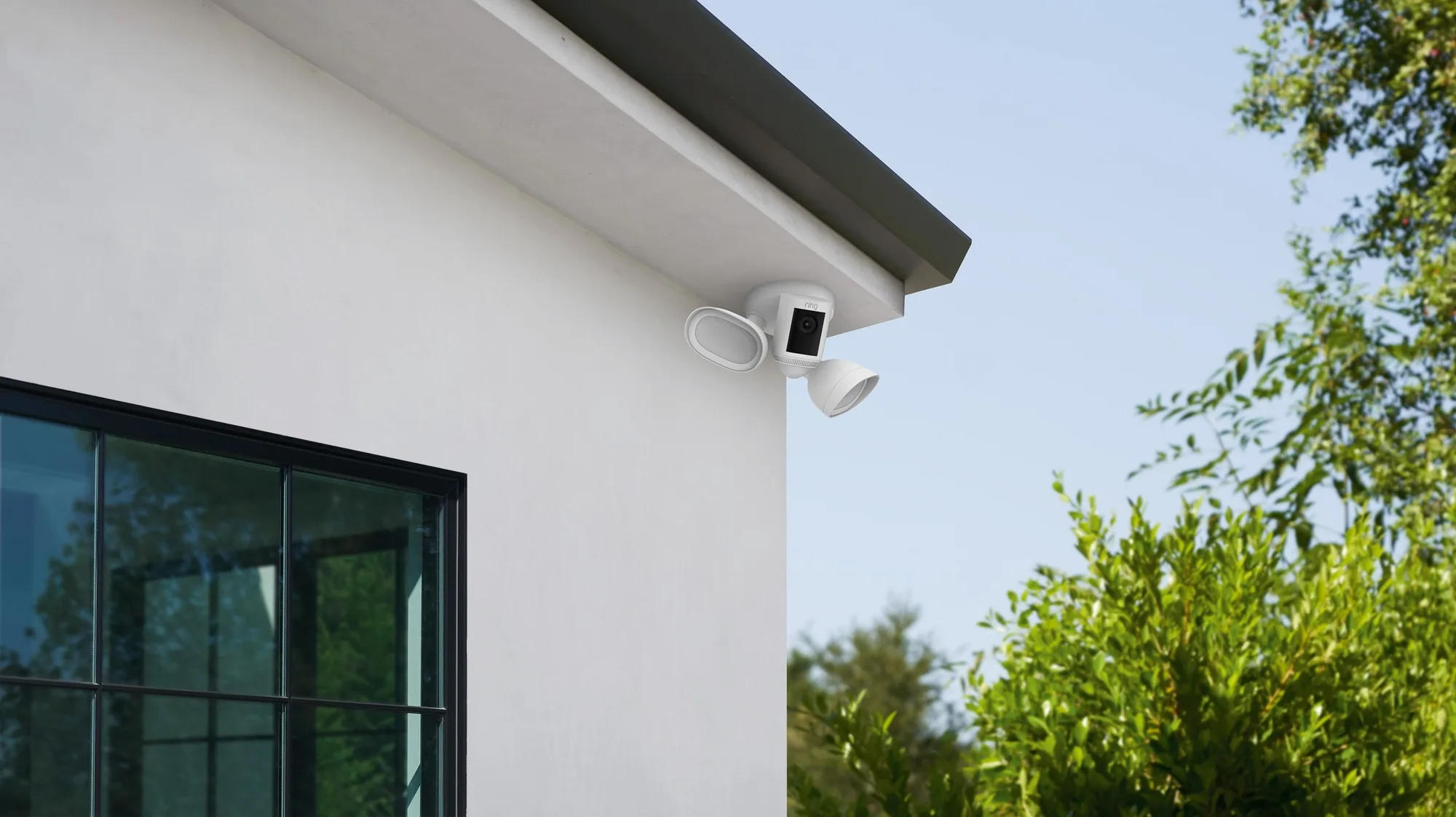 Ring Floodlight Cam Wired Pro Blanc Caméra de surveillance