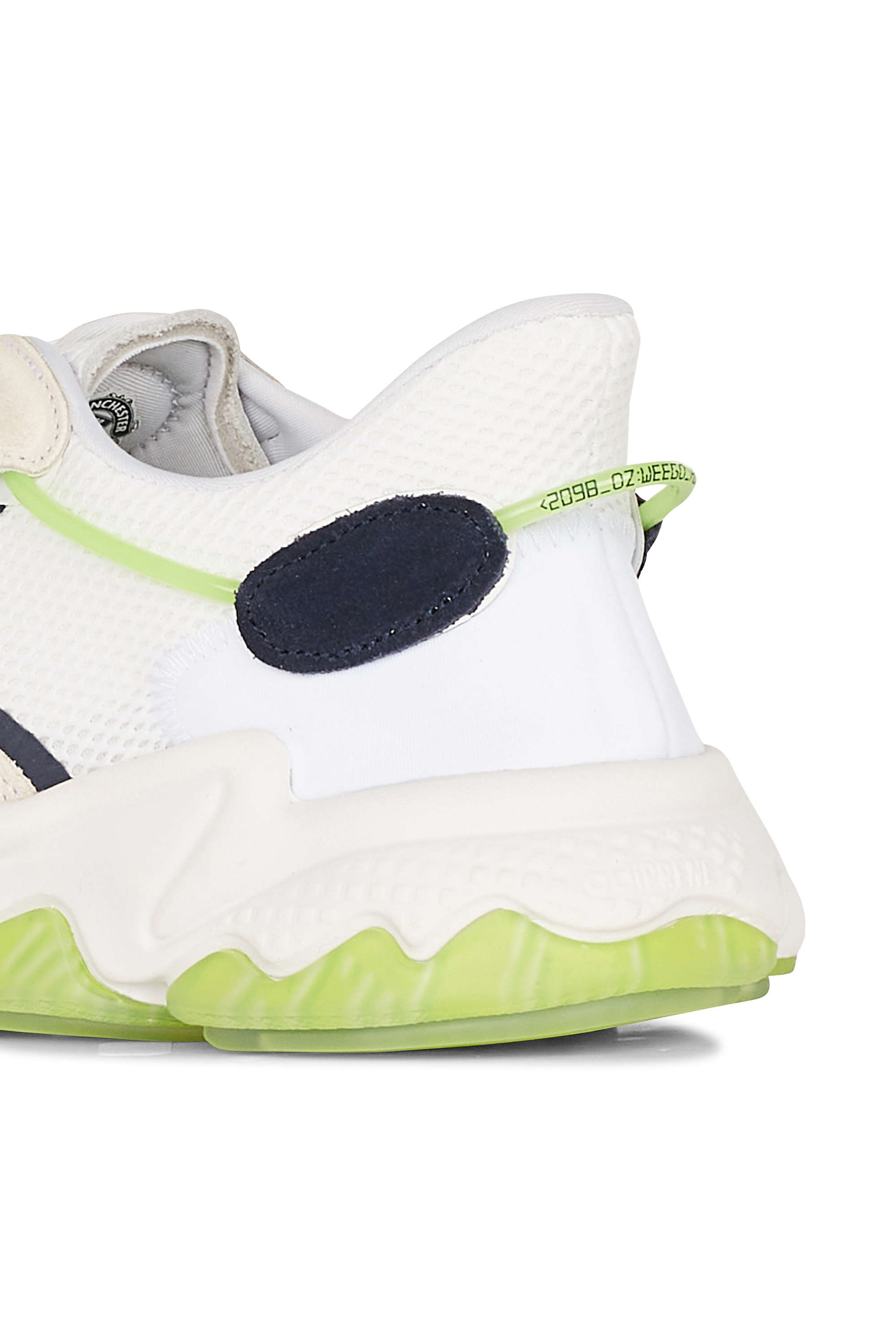 ADIDAS BASKETS OZWEEGO MANCHESTER Blanc