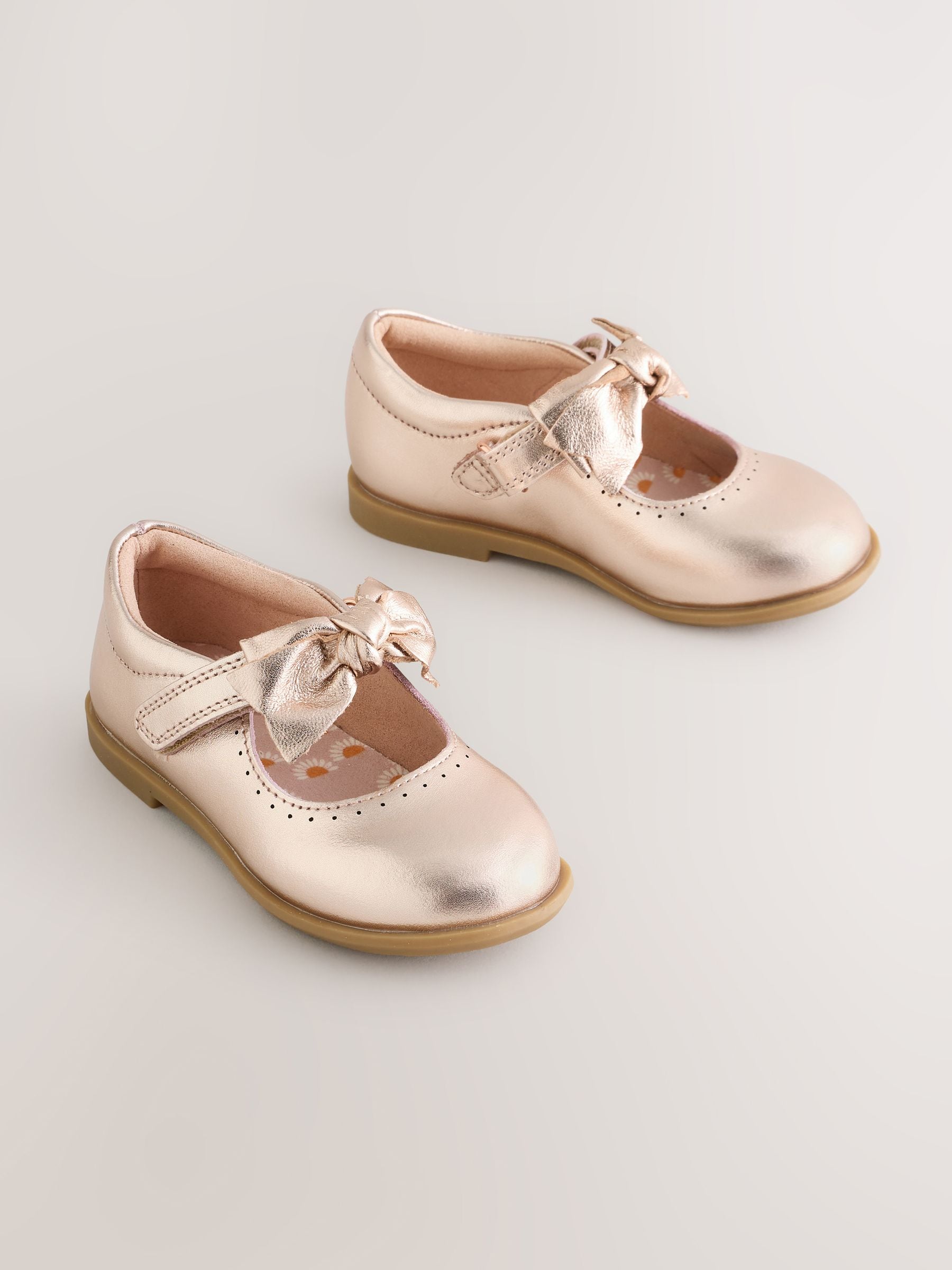 Roségoudkleurig - Leren schoenen met striksluiting