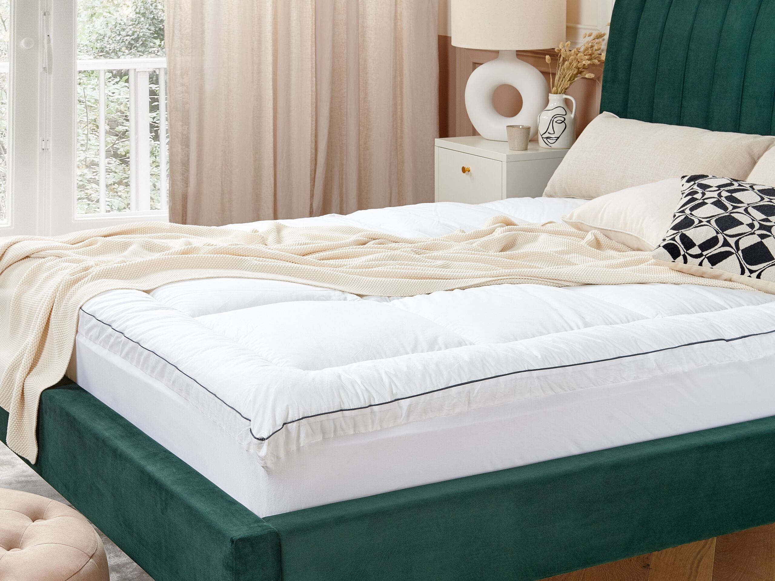 Beliani - MULHACEN - Matrastopper - Wit - 160 x 200 cm - Japara katoen
