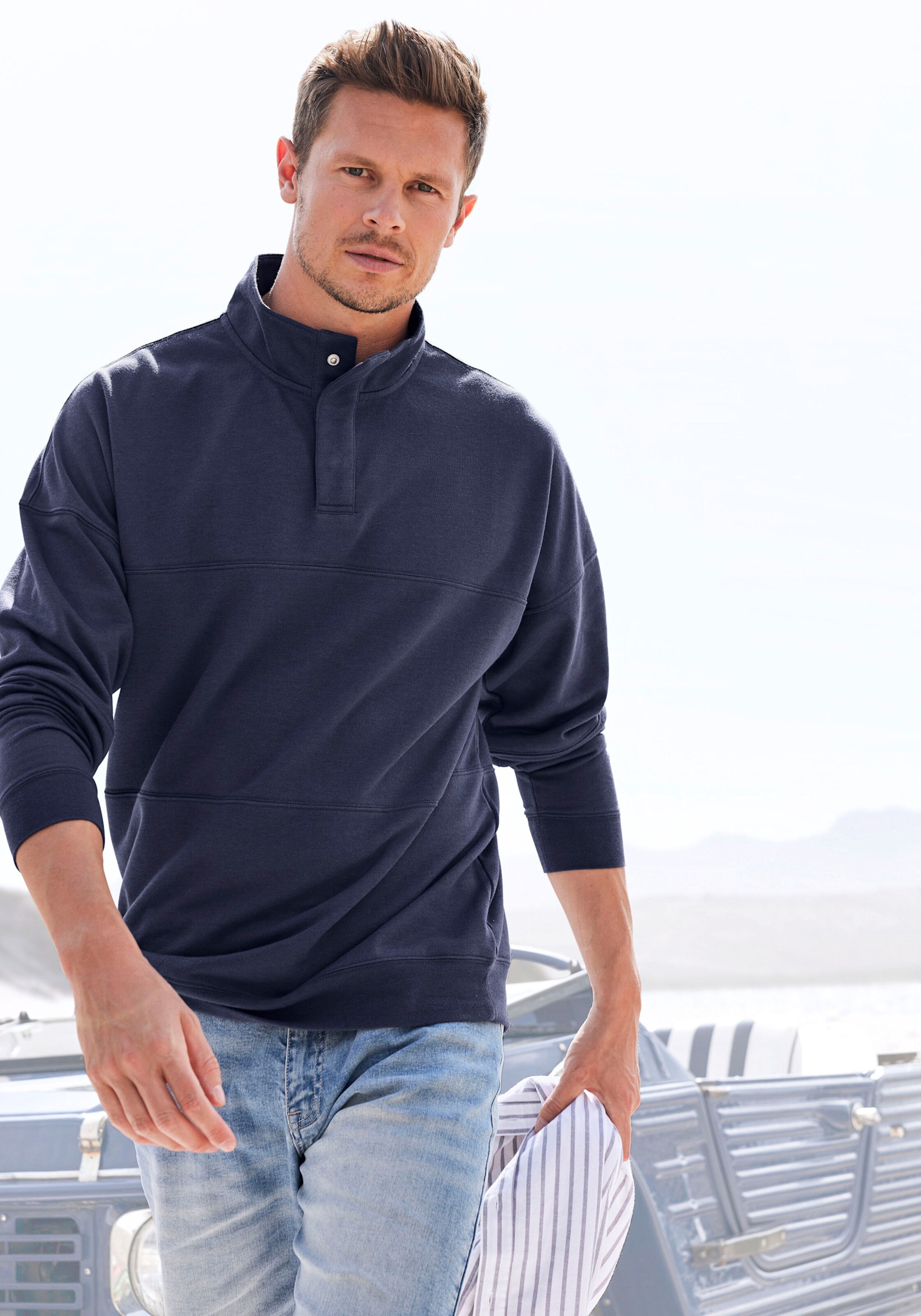 H.I.S Sweatshirt in navy