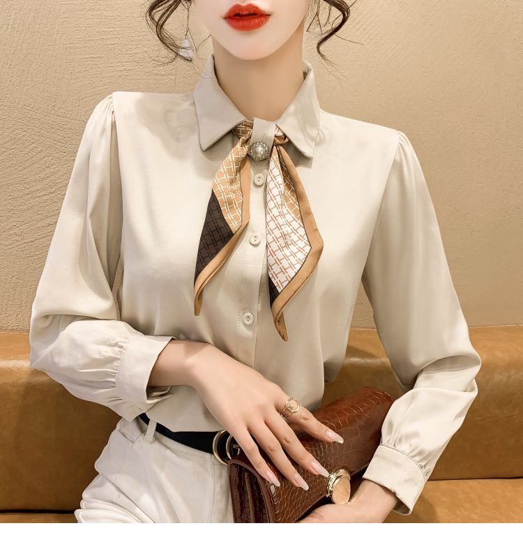 Dragan Pulse - Blouse van chiffon met lange mouwen en strikhals