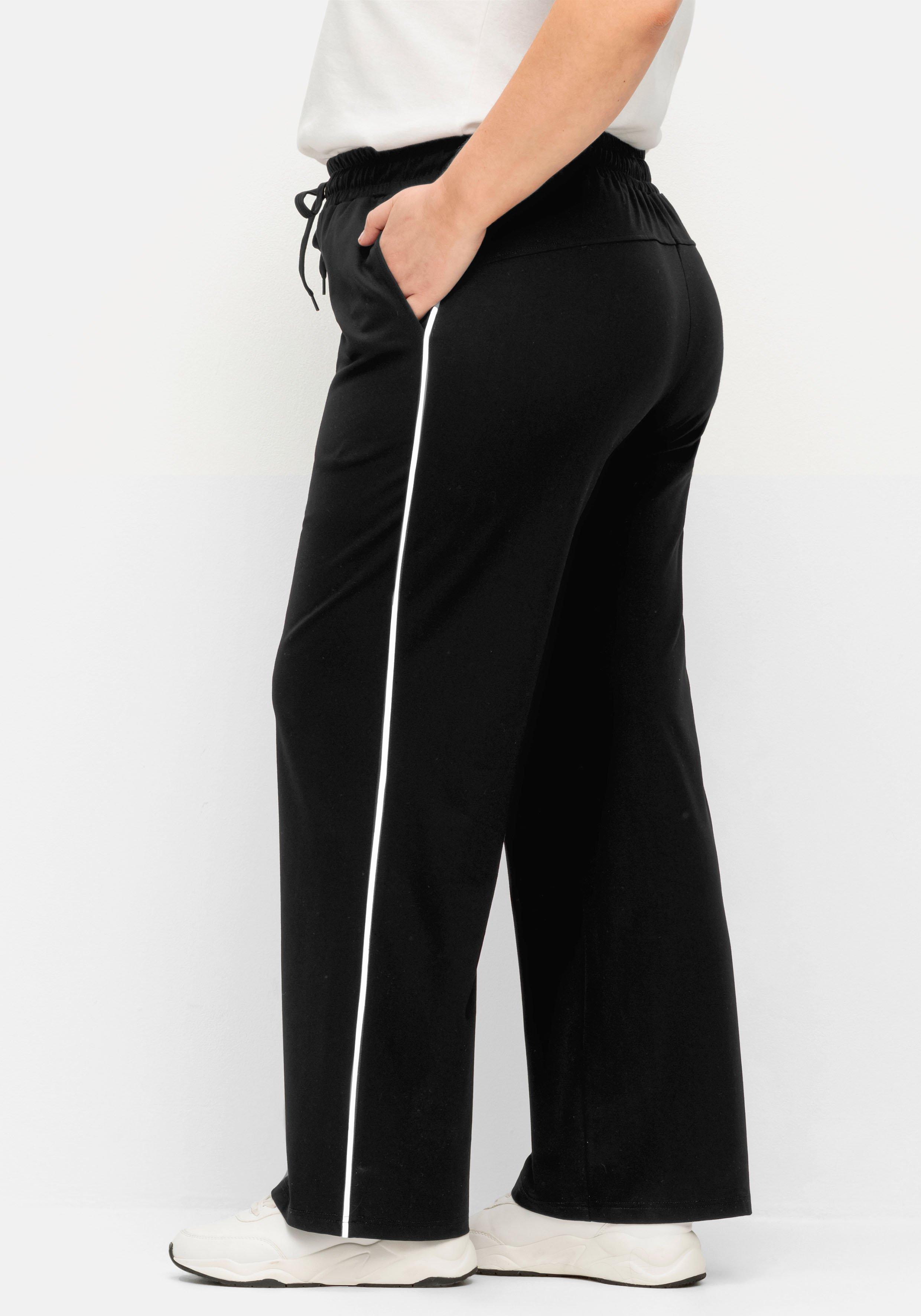 Sporthose mit weitem Bein und Kontraststreifen