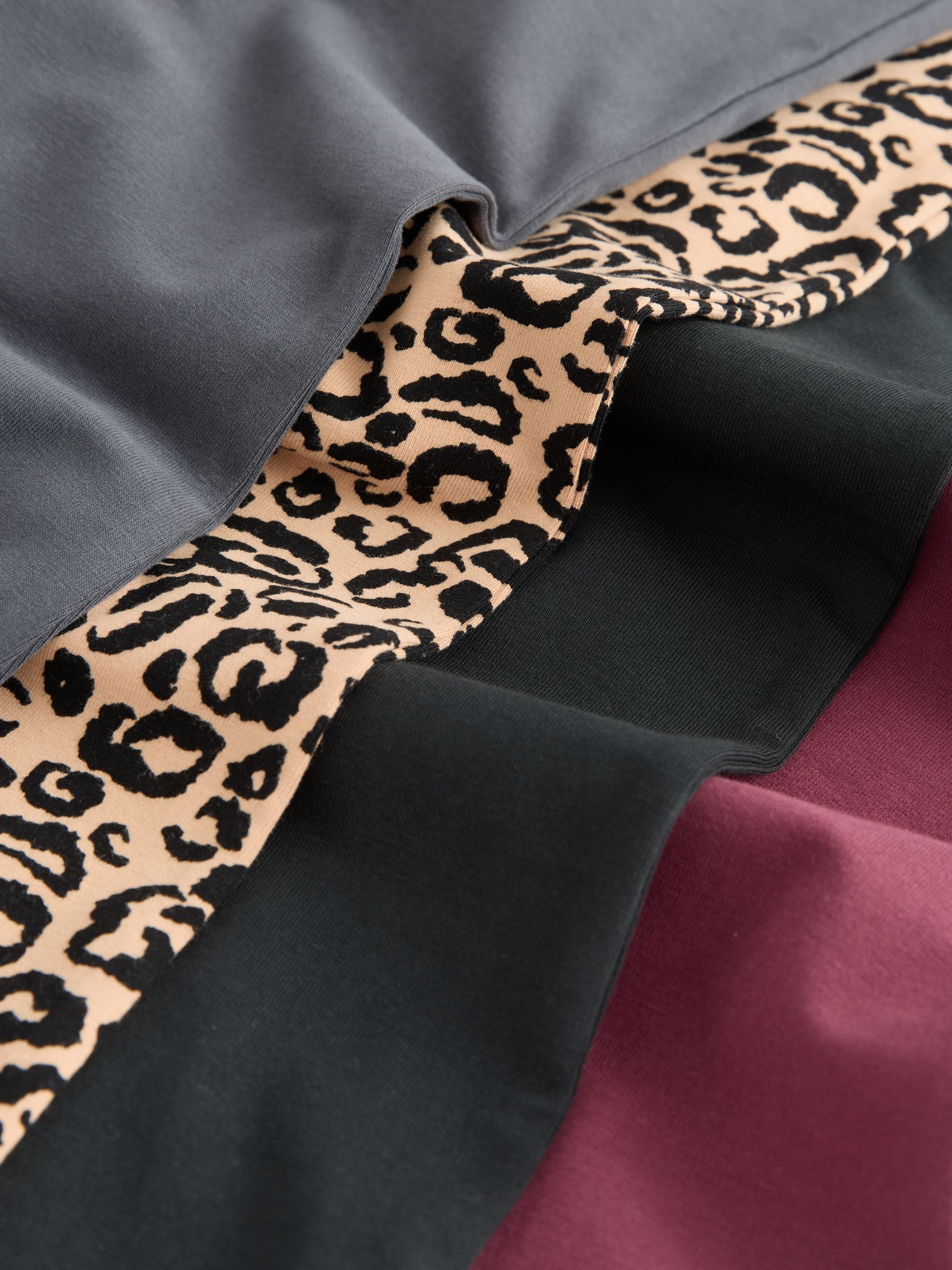 Dierenprint/Rood - Uitlopende legging (3-16jr)