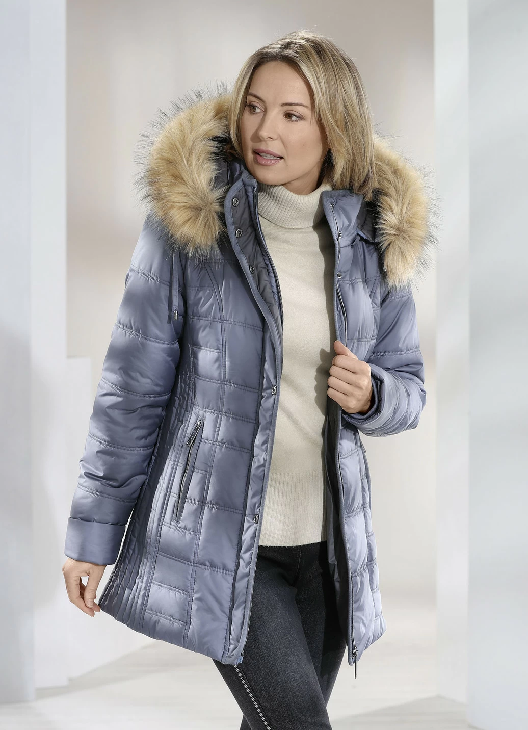 Jacke mit abnehmbarer Kapuze