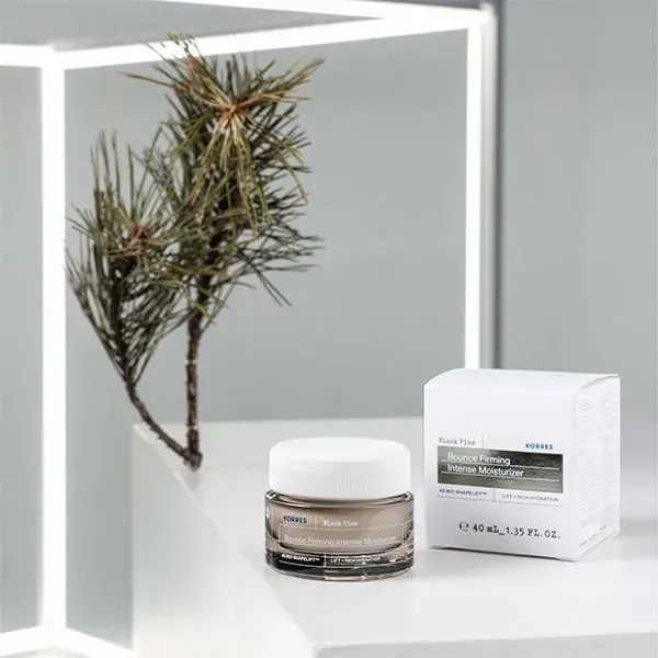 Creme de dia Korres Pine Black 4D para pele seca 40ml