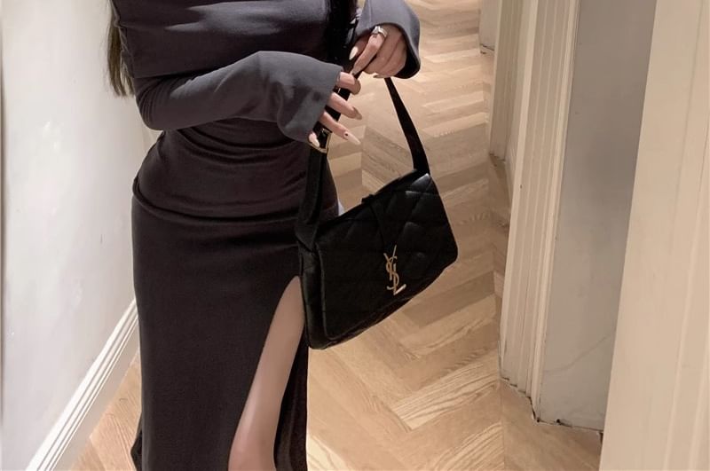 Lucuna - Lange mouw off-shoulder effen midi bodycon jurk met split
