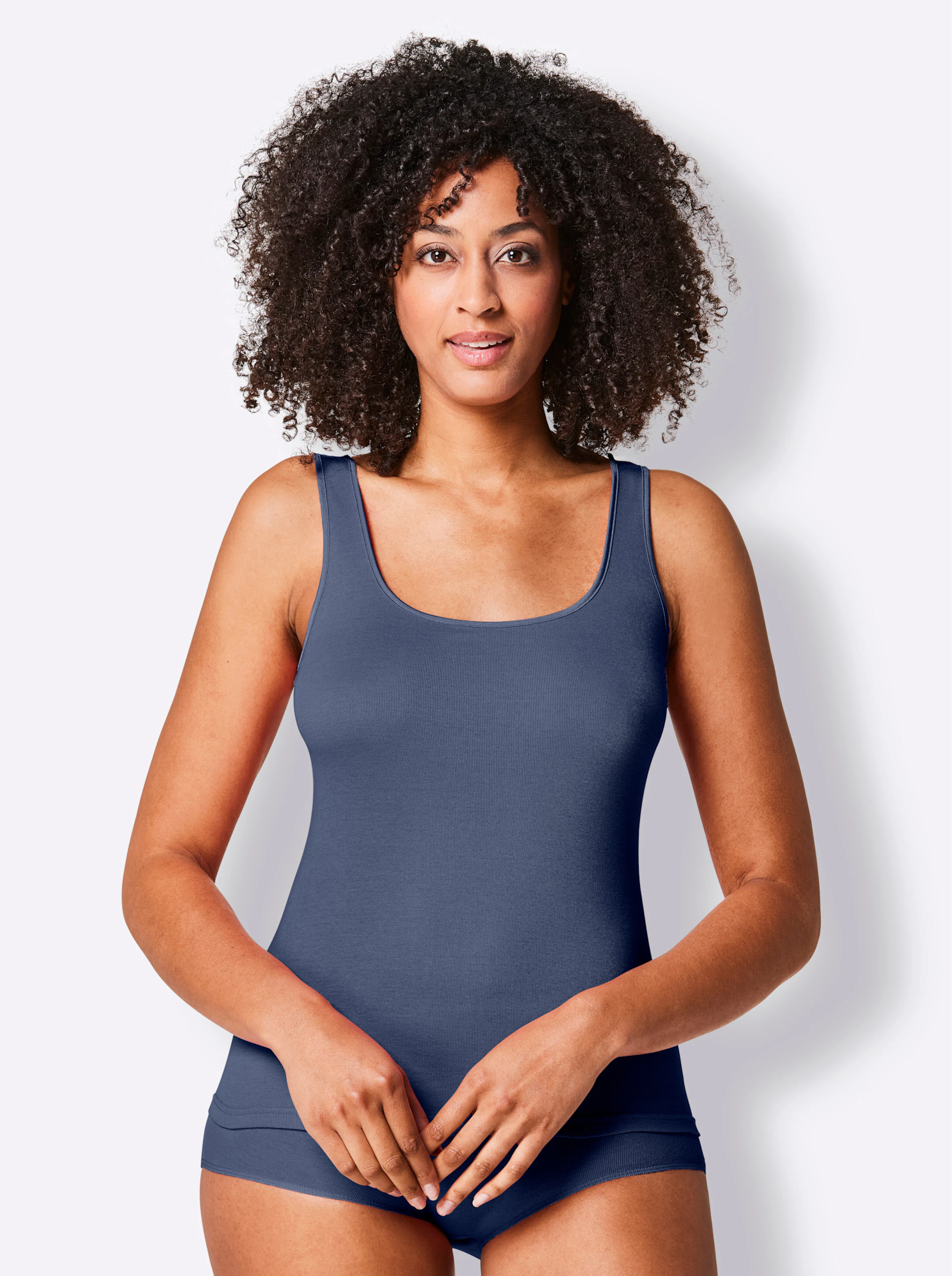 Nina von C. Achseltop in mittelblau