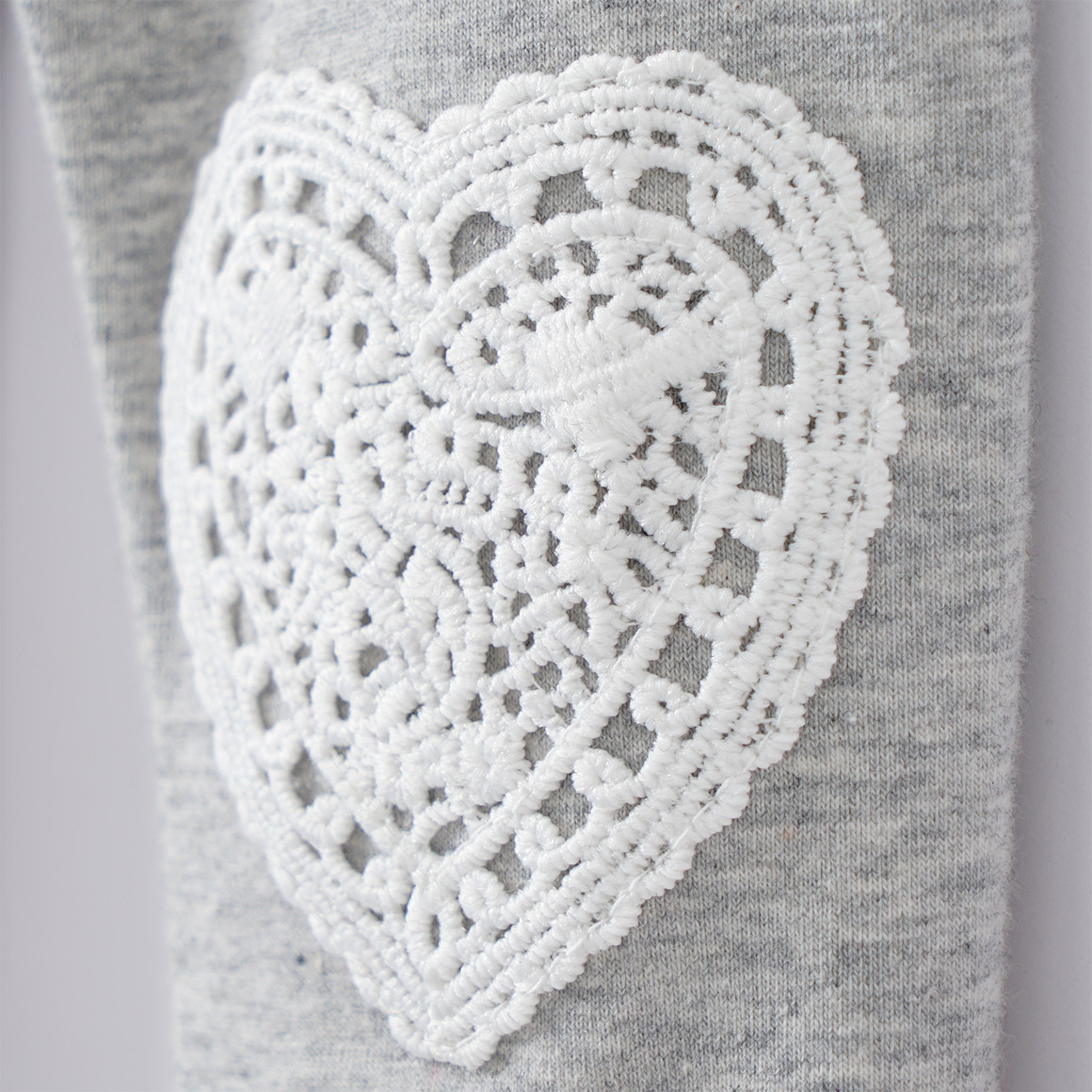 Topomini Newborn Leggings mit Häkelspitze hellgrau