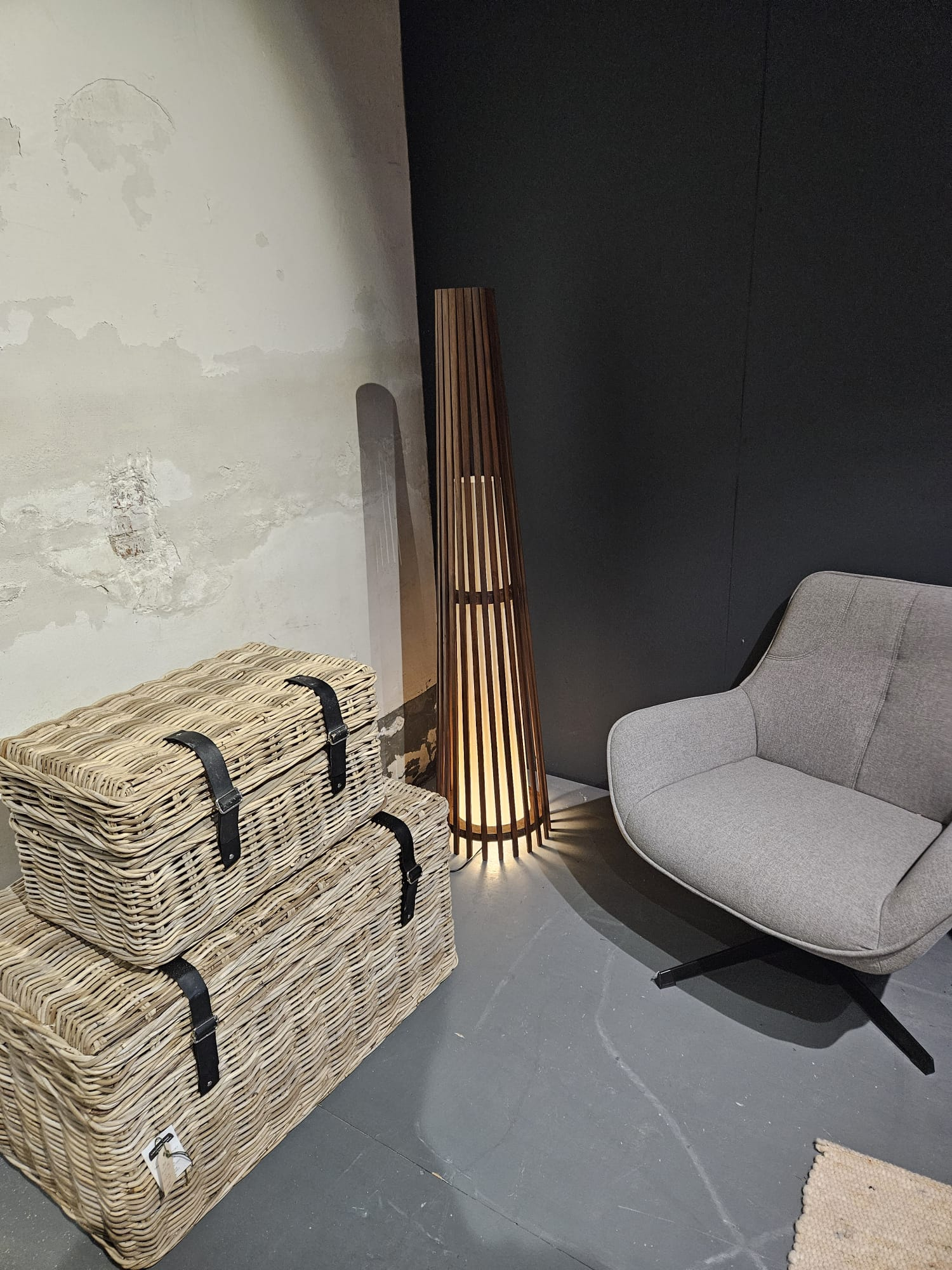 Interieurdirekt – Vloerlamp Anto – Teakhout – 150cm – Walnoot