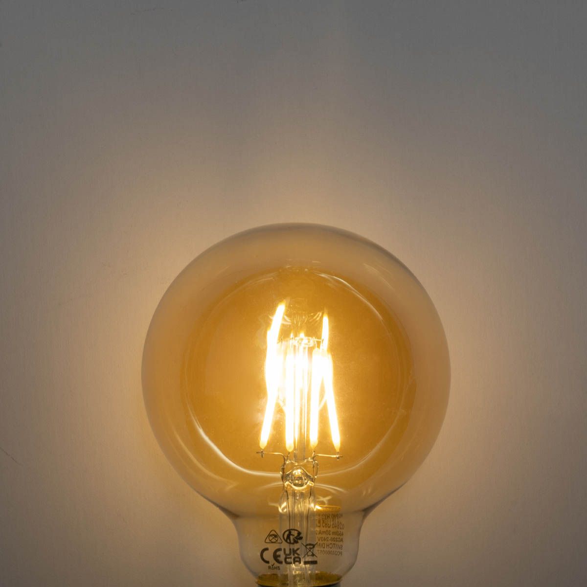 E27 3-staps dimbaar LED lamp goud G95 4W 450 lm 2700K
