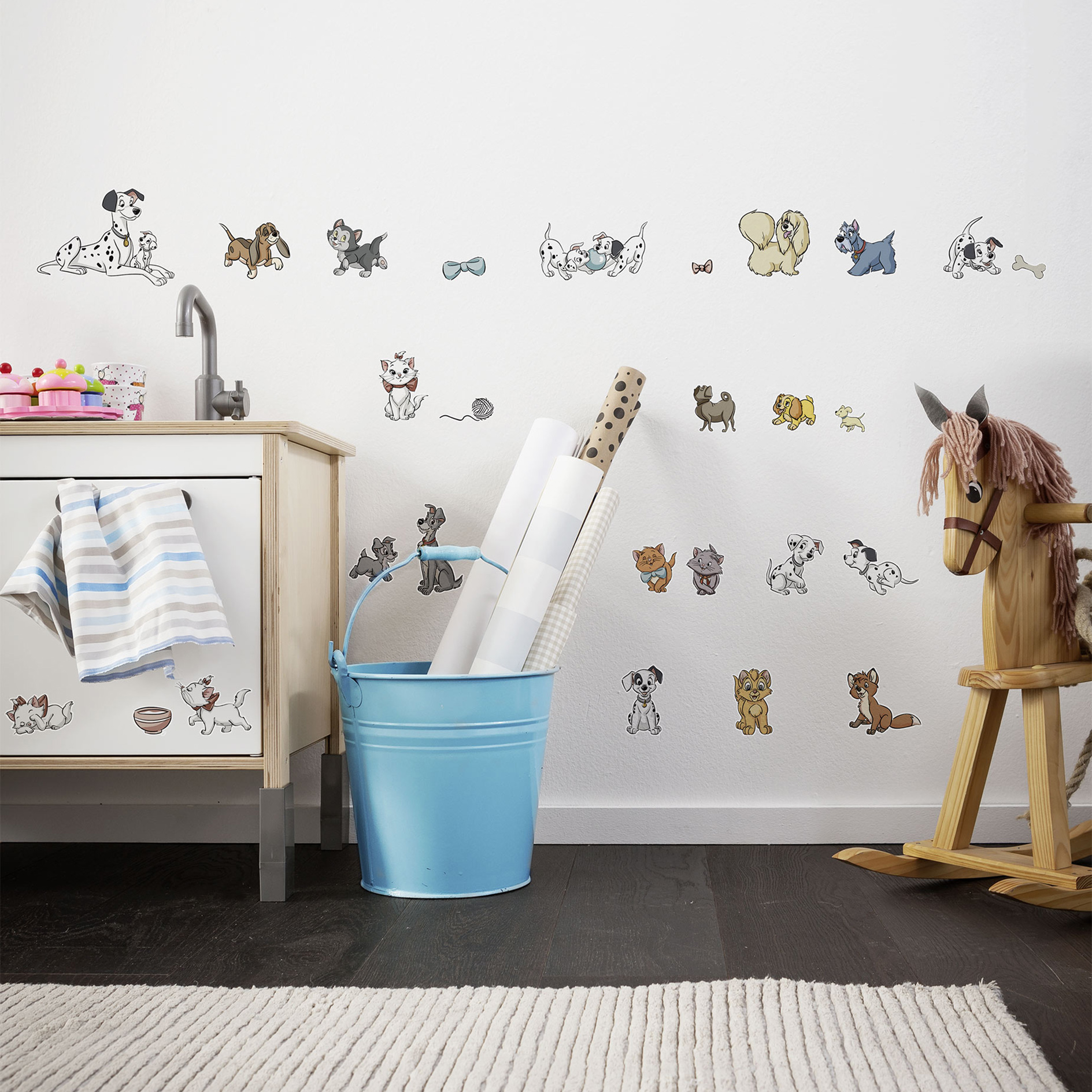 Wandtattoo DISNEY CATS AND DOGS - bunt - 50x70 cm