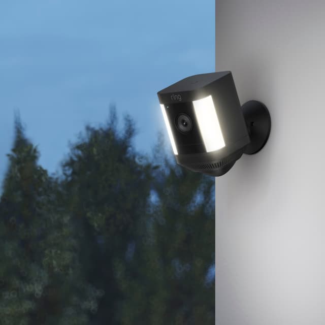 Ring Spotlight Cam Plus sikkerhedskamera (sort/batteri)