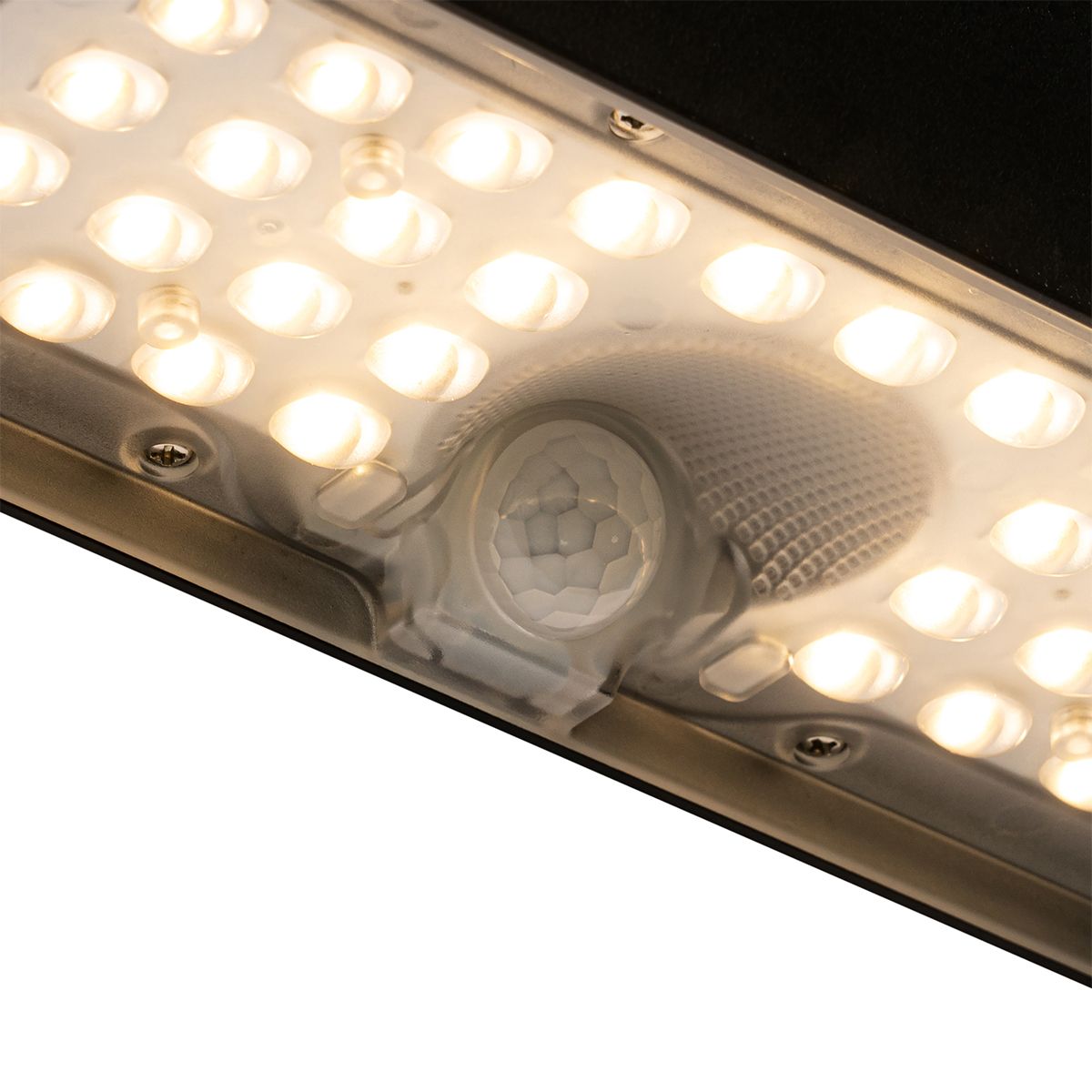 Buiten wandlamp zwart met dimlicht en sensor op solar - Kayo