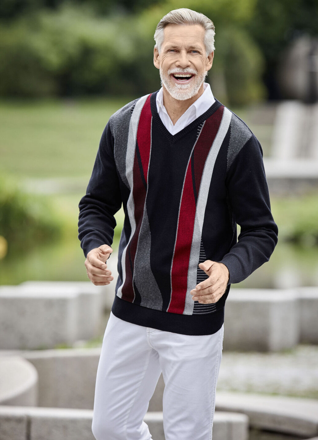 Schöner V-Pullover in 2 Farben