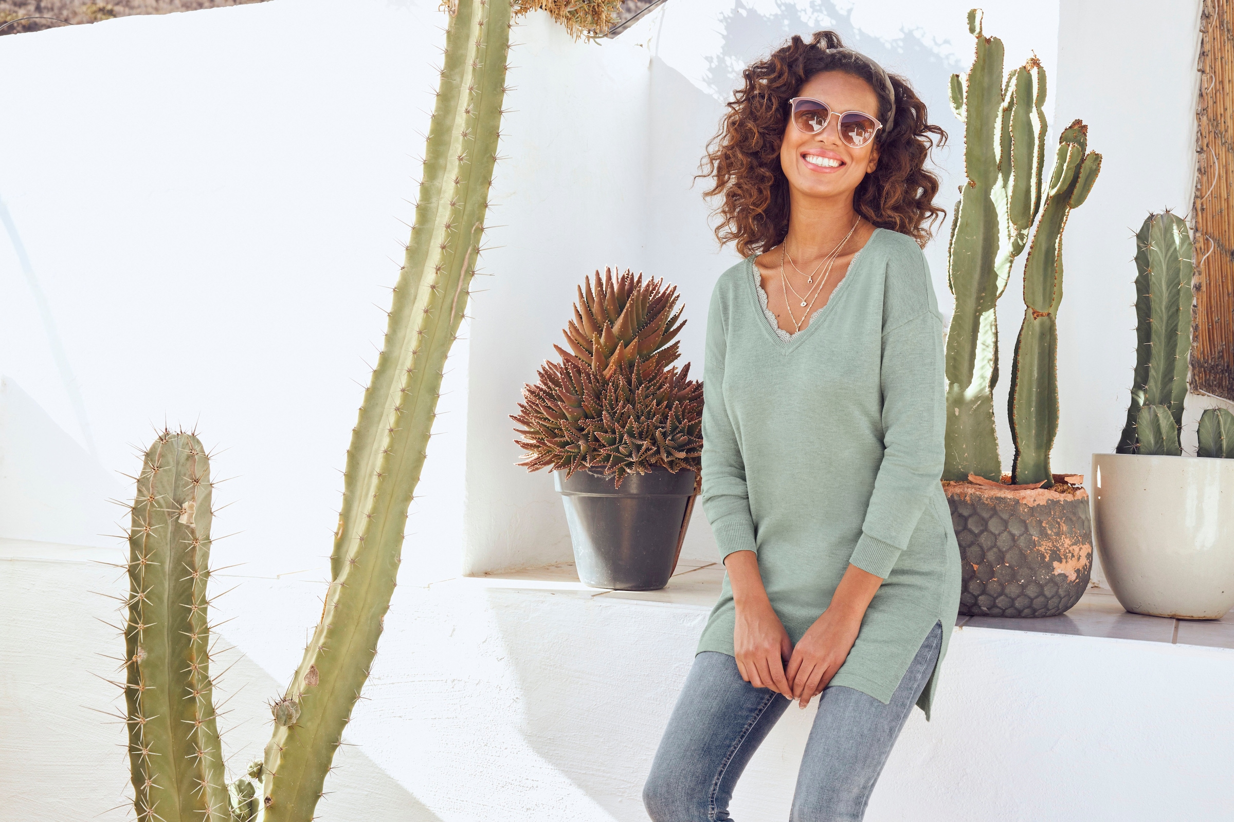 Laura Scott Strickpullover , mit spitzenbesetztem V-Ausschnitt