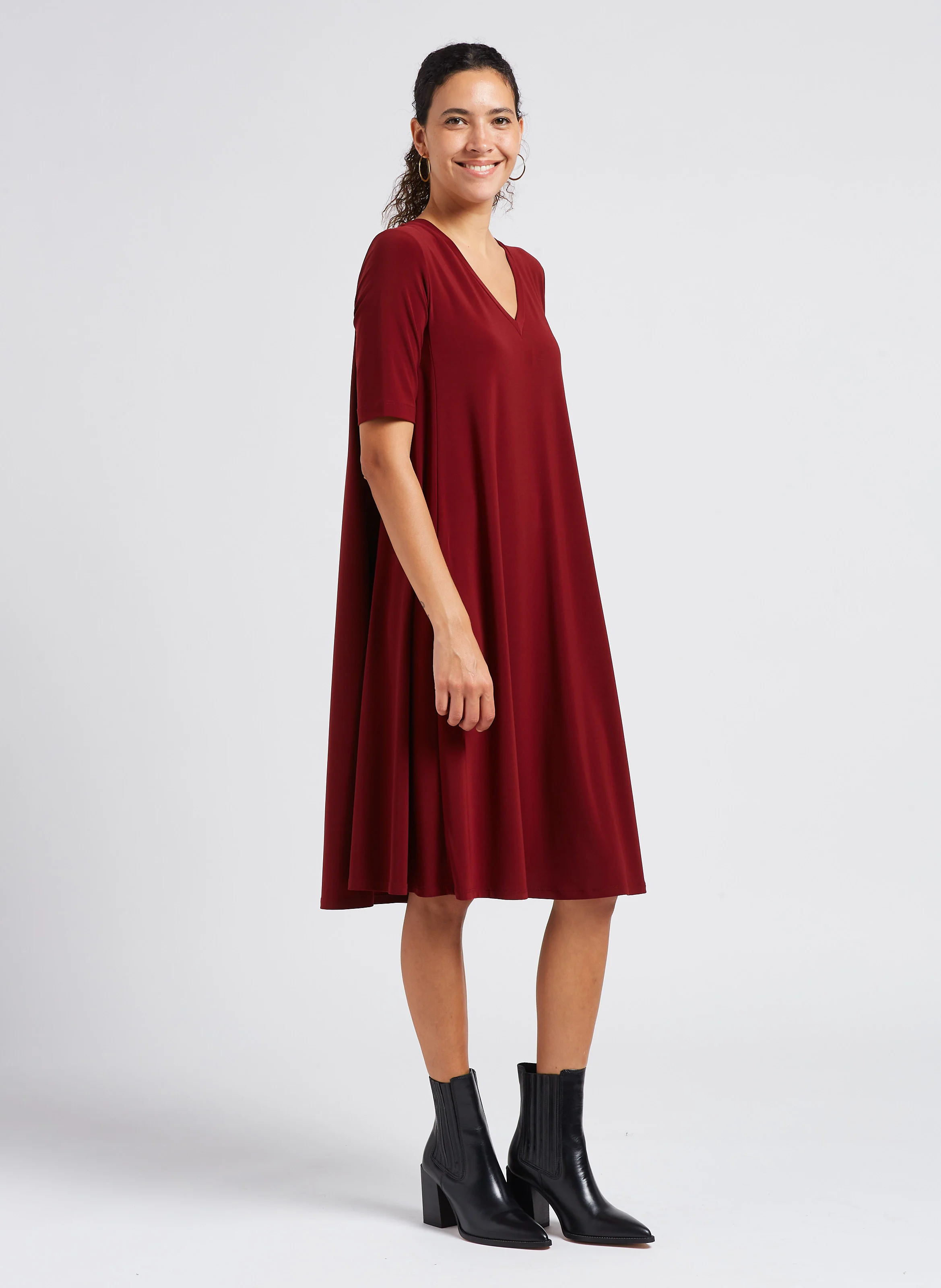 LEMBO - Robe midi droite à encolure V | Rouge